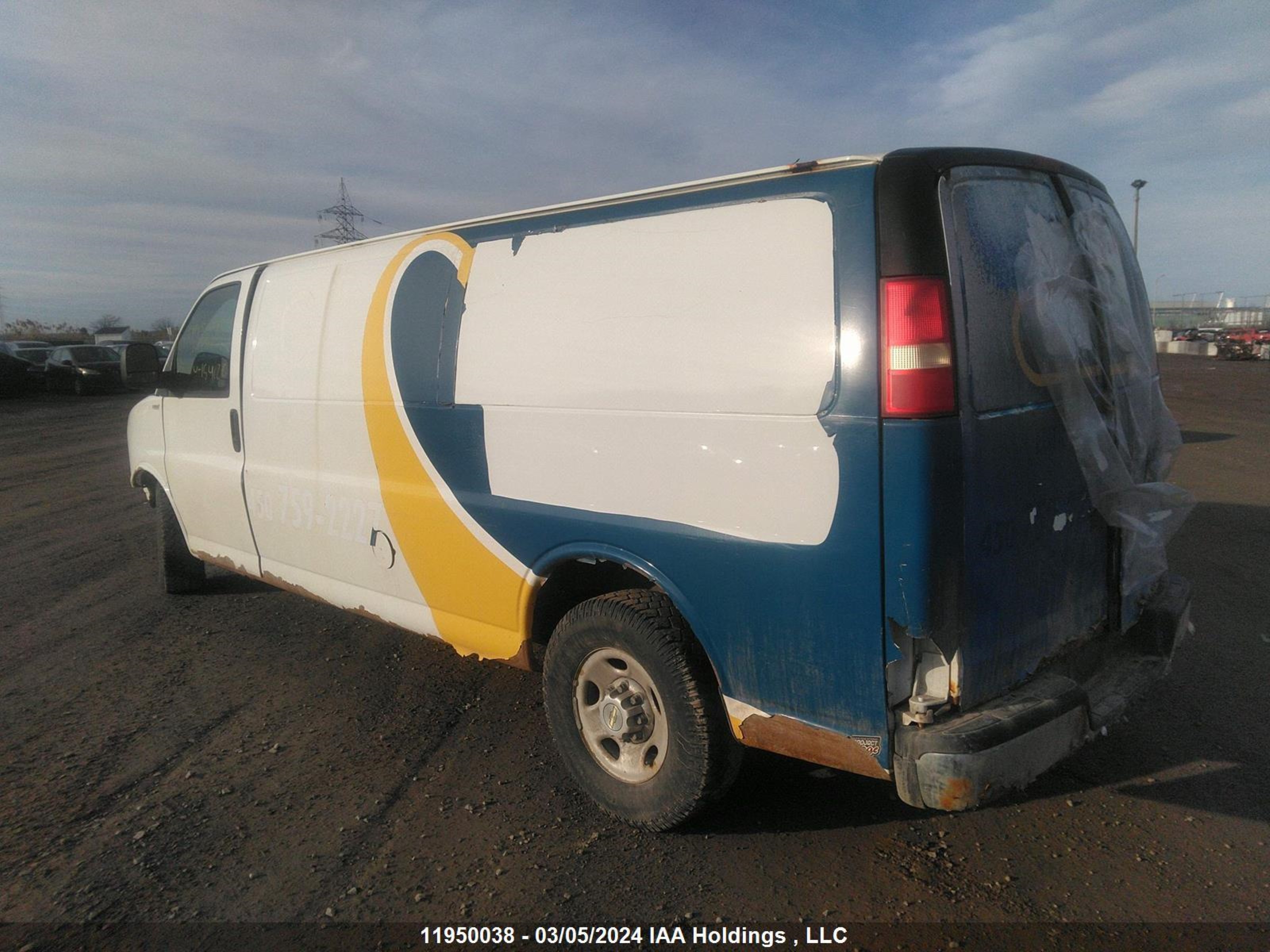 Photo 2 VIN: 1GCWGGBA9B1154126 - CHEVROLET EXPRESS 