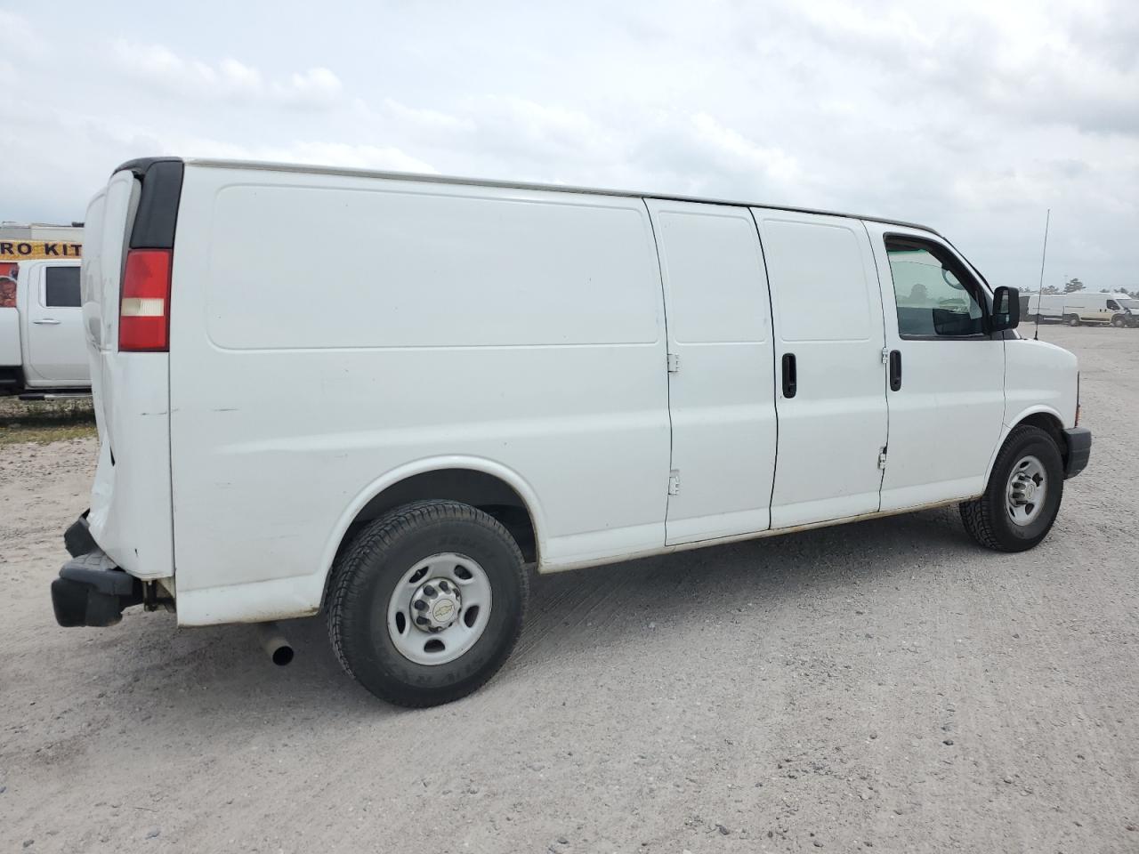 Photo 2 VIN: 1GCWGGCA8E1139488 - CHEVROLET EXPRESS 