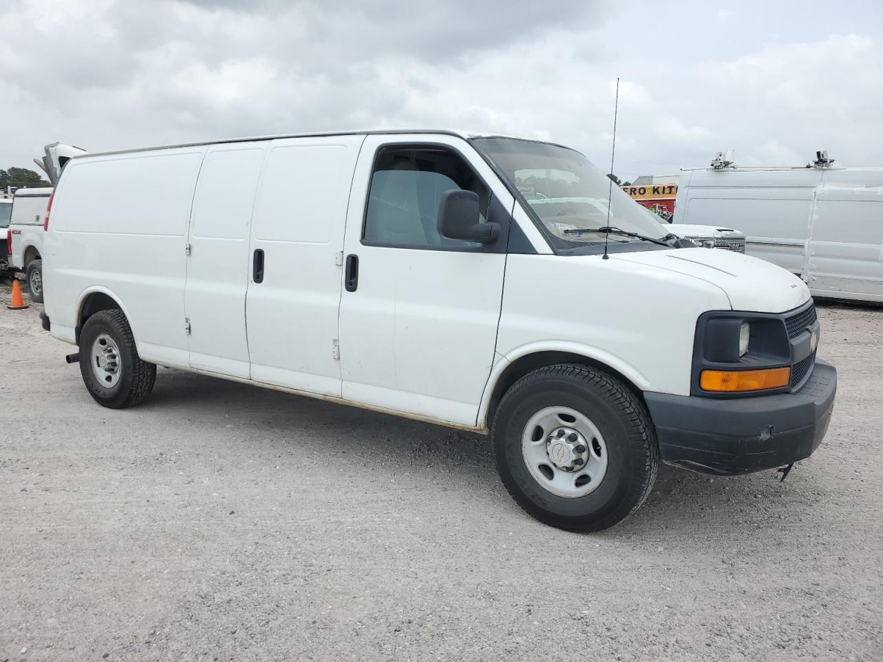 Photo 3 VIN: 1GCWGGCA8E1139488 - CHEVROLET EXPRESS 