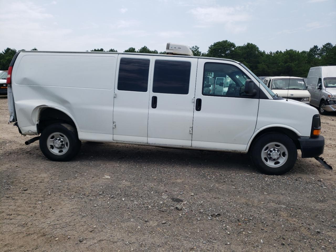 Photo 3 VIN: 1GCWGGCF0F1139160 - CHEVROLET EXPRESS 