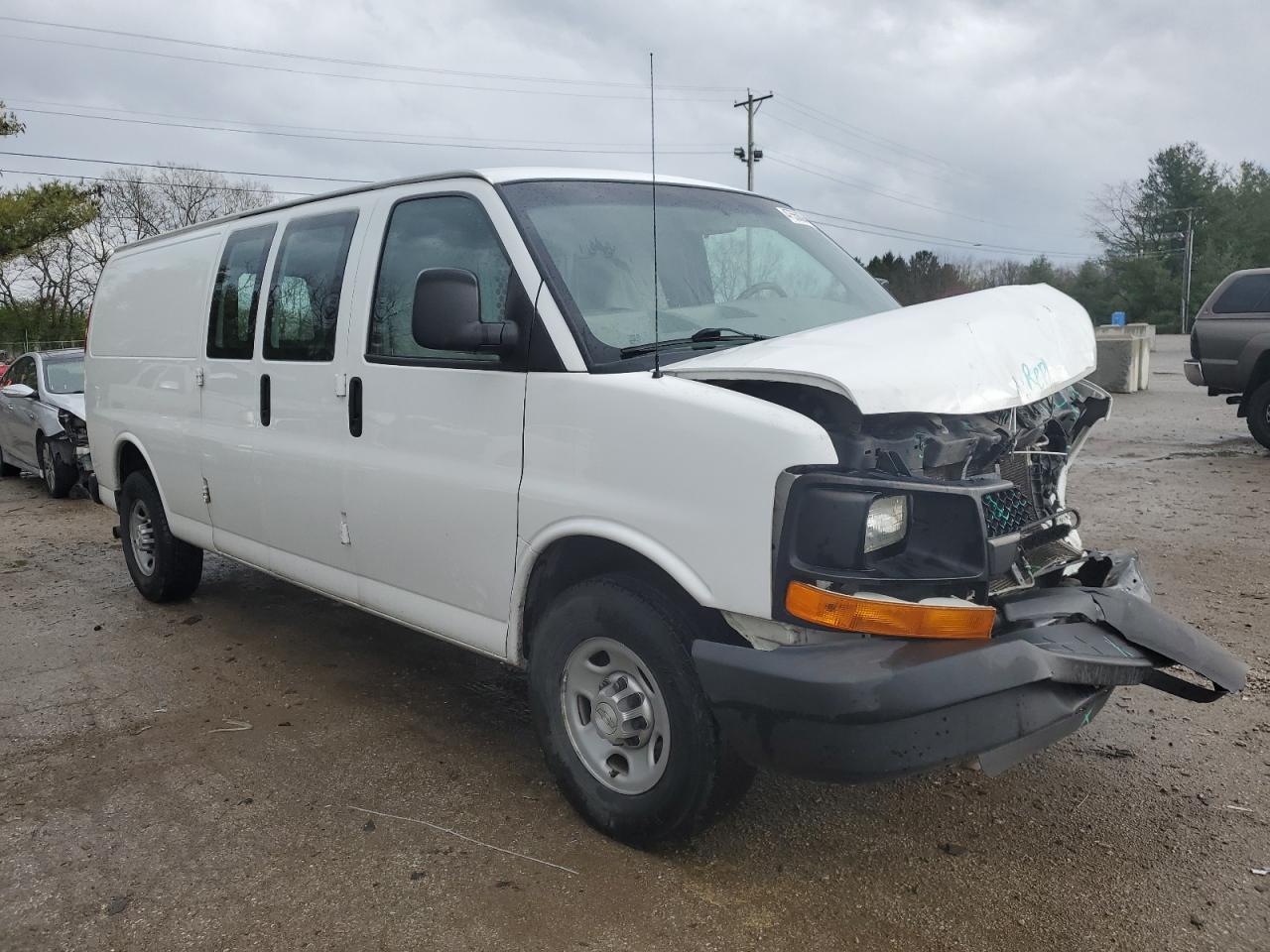 Photo 3 VIN: 1GCWGGCF1F1177660 - CHEVROLET EXPRESS 