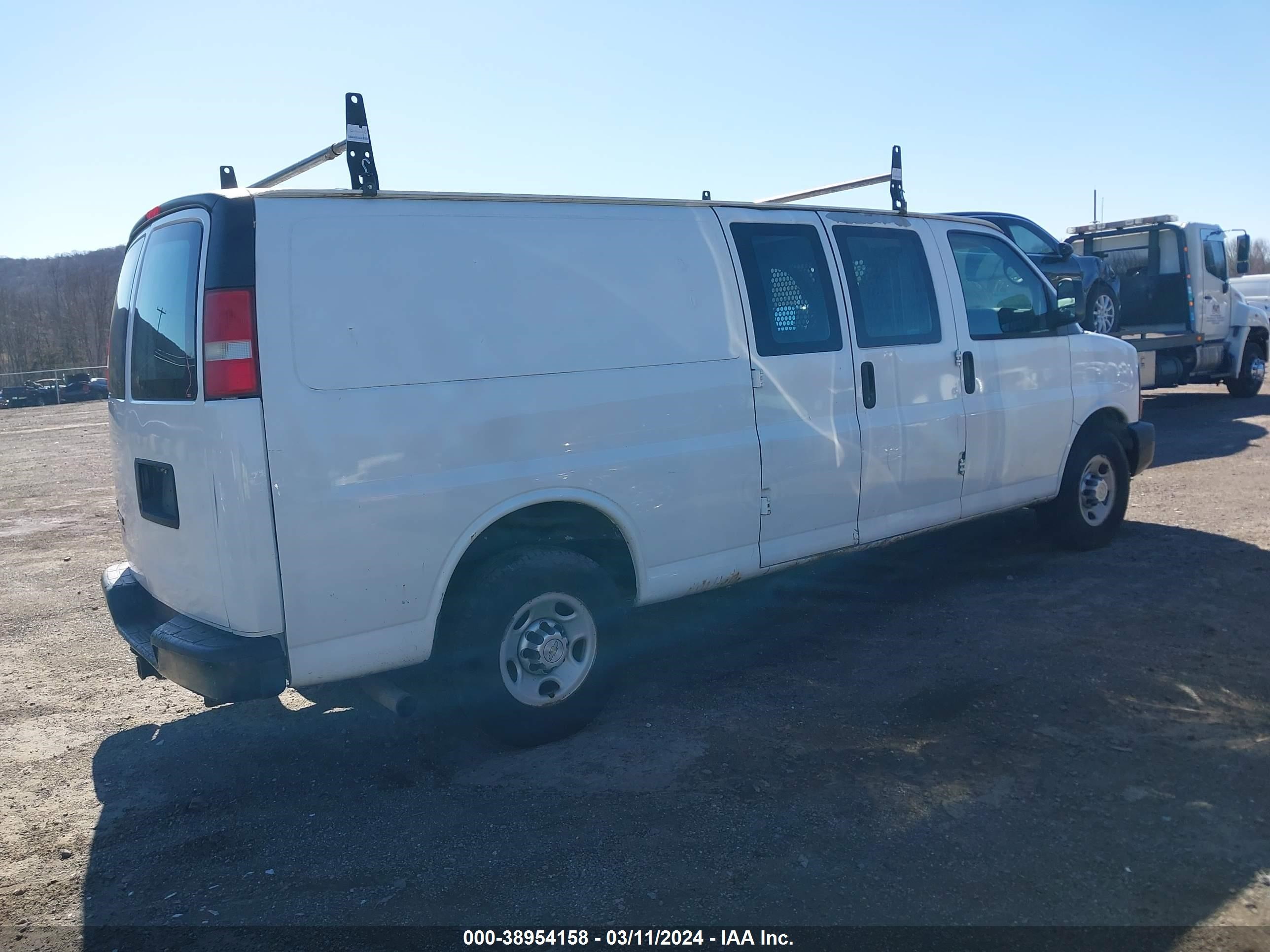 Photo 3 VIN: 1GCWGGCG5B1188471 - CHEVROLET EXPRESS 2500 