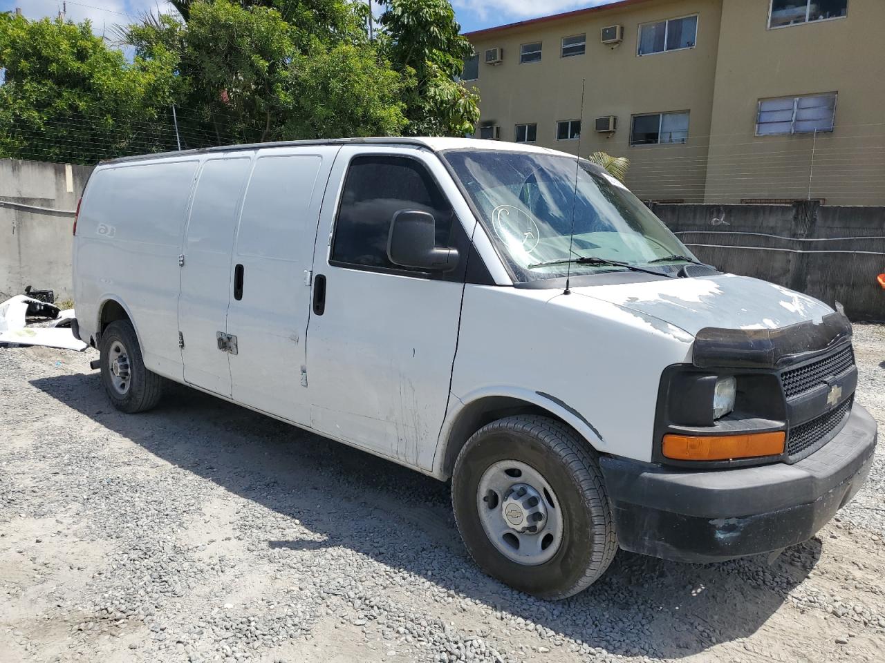 Photo 3 VIN: 1GCWGGFAXB1132775 - CHEVROLET EXPRESS 