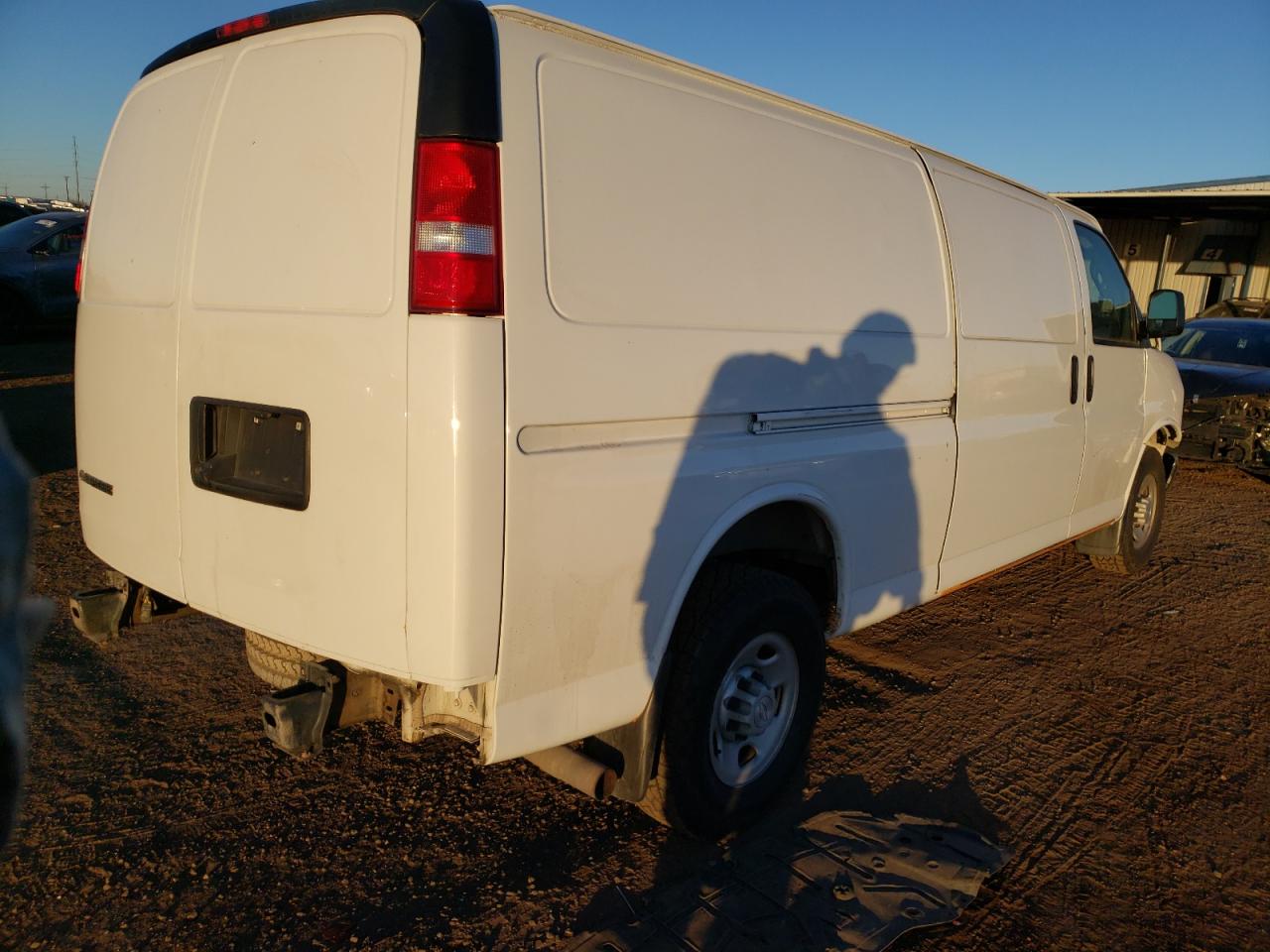 Photo 2 VIN: 1GCZGHFG2J1332247 - CHEVROLET EXPRESS 