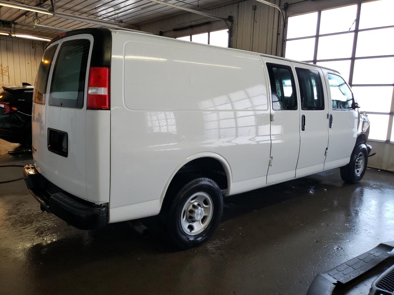 Photo 2 VIN: 1GCZGHFG3J1308510 - CHEVROLET EXPRESS 