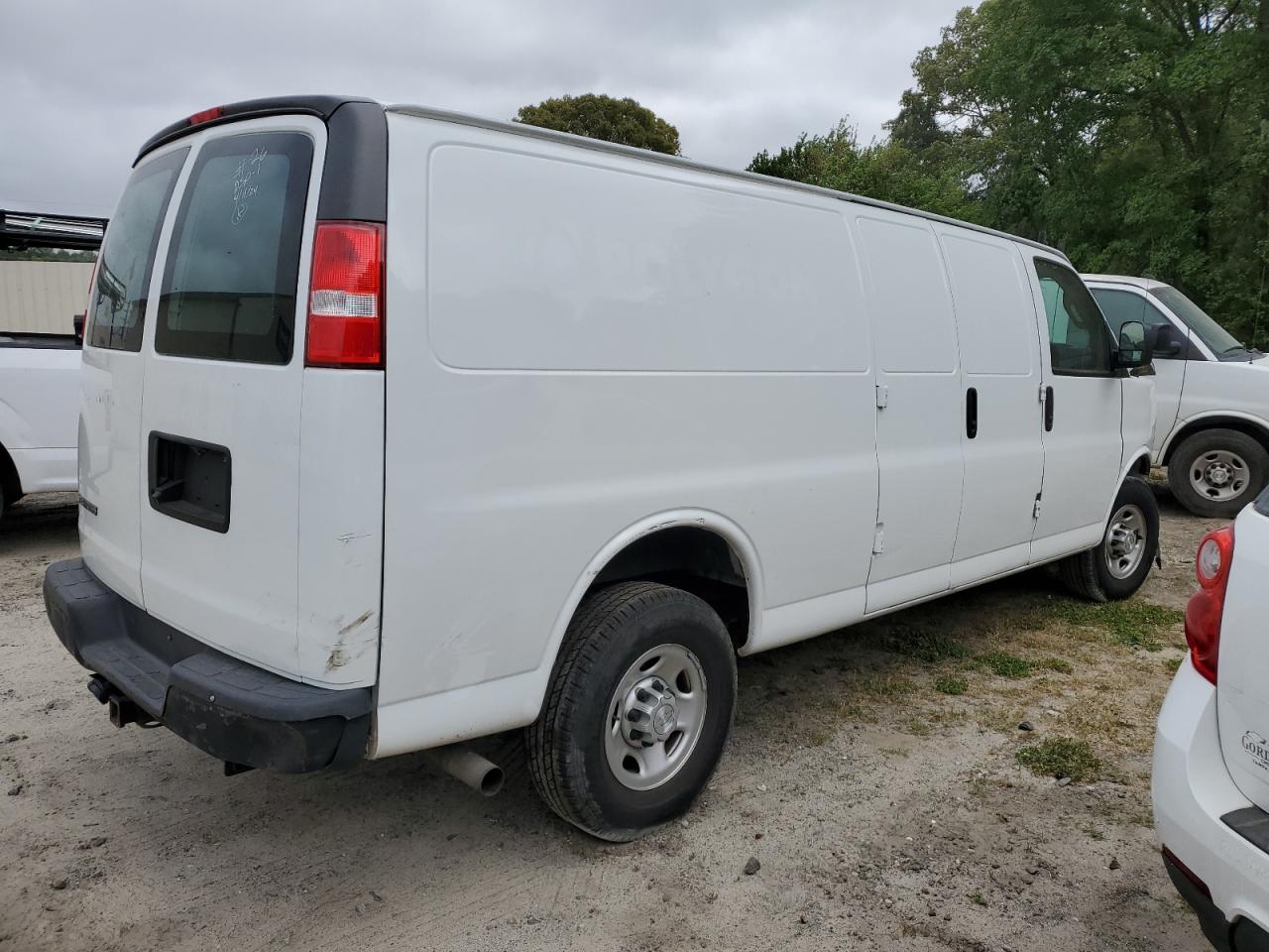 Photo 2 VIN: 1GCZGHFG3K1357031 - CHEVROLET EXPRESS 