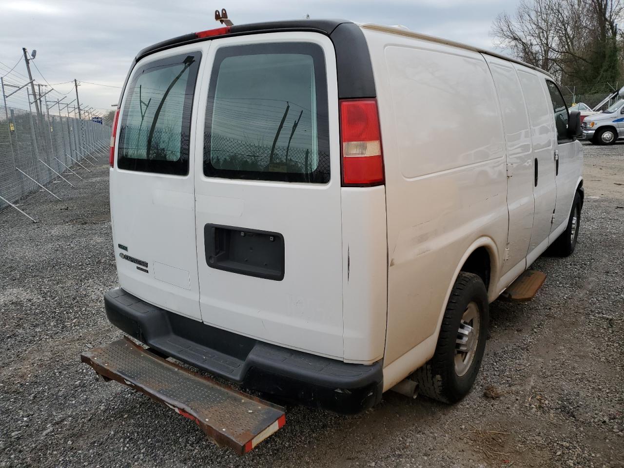 Photo 2 VIN: 1GCZGTCG5B1189545 - CHEVROLET EXPRESS 