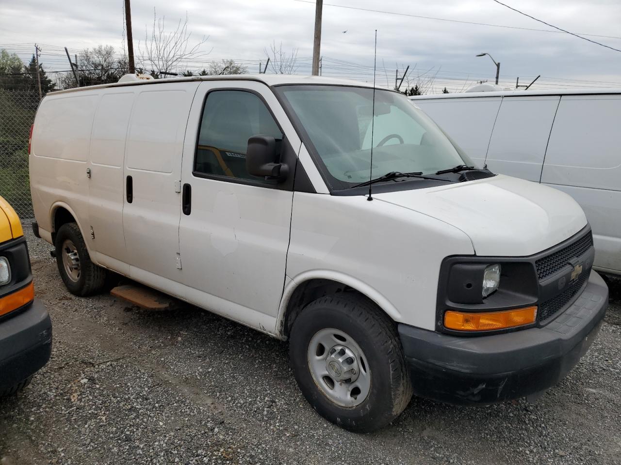 Photo 3 VIN: 1GCZGTCG5B1189545 - CHEVROLET EXPRESS 