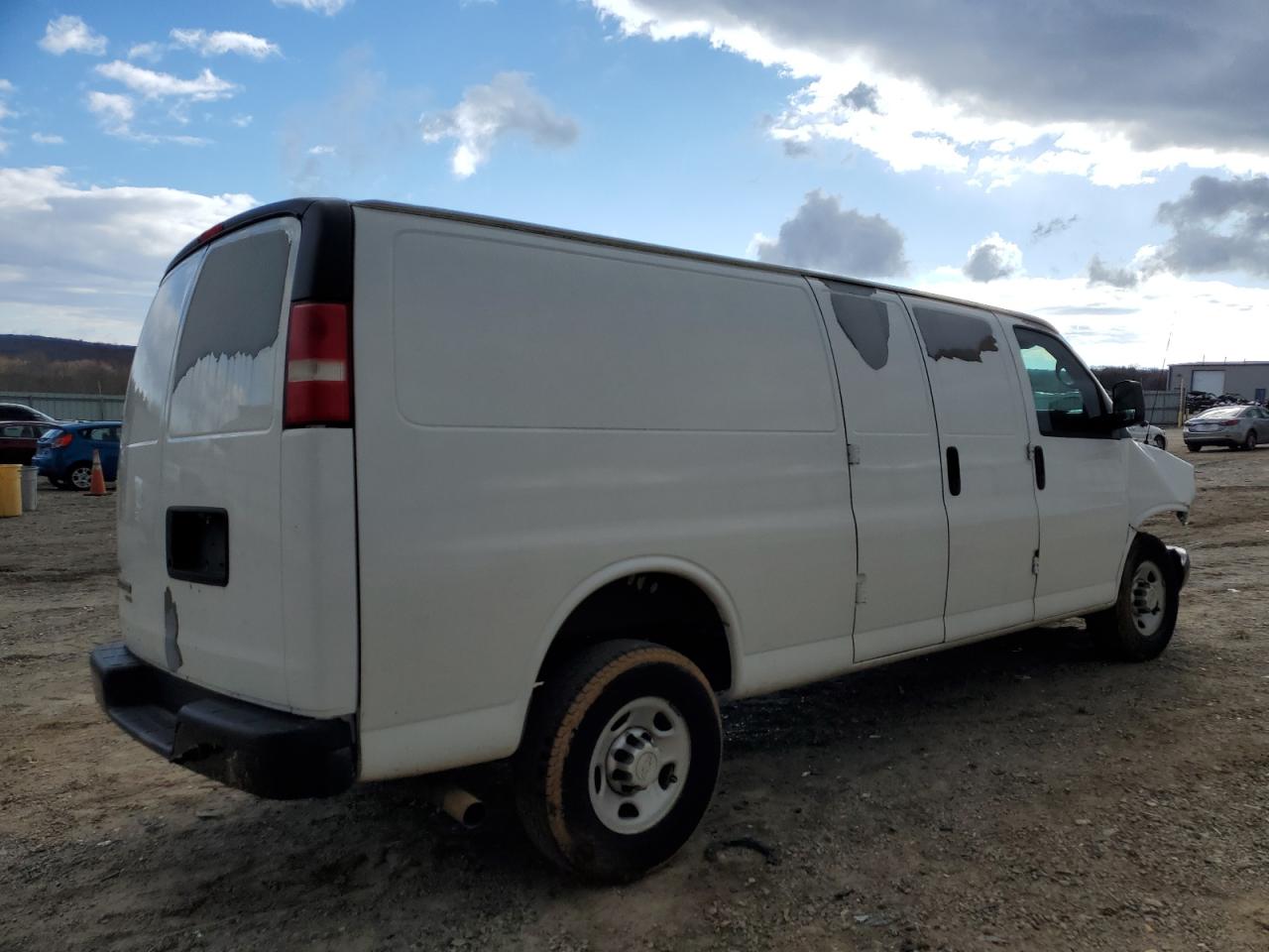 Photo 2 VIN: 1GCZGUCA1B1152395 - CHEVROLET EXPRESS 