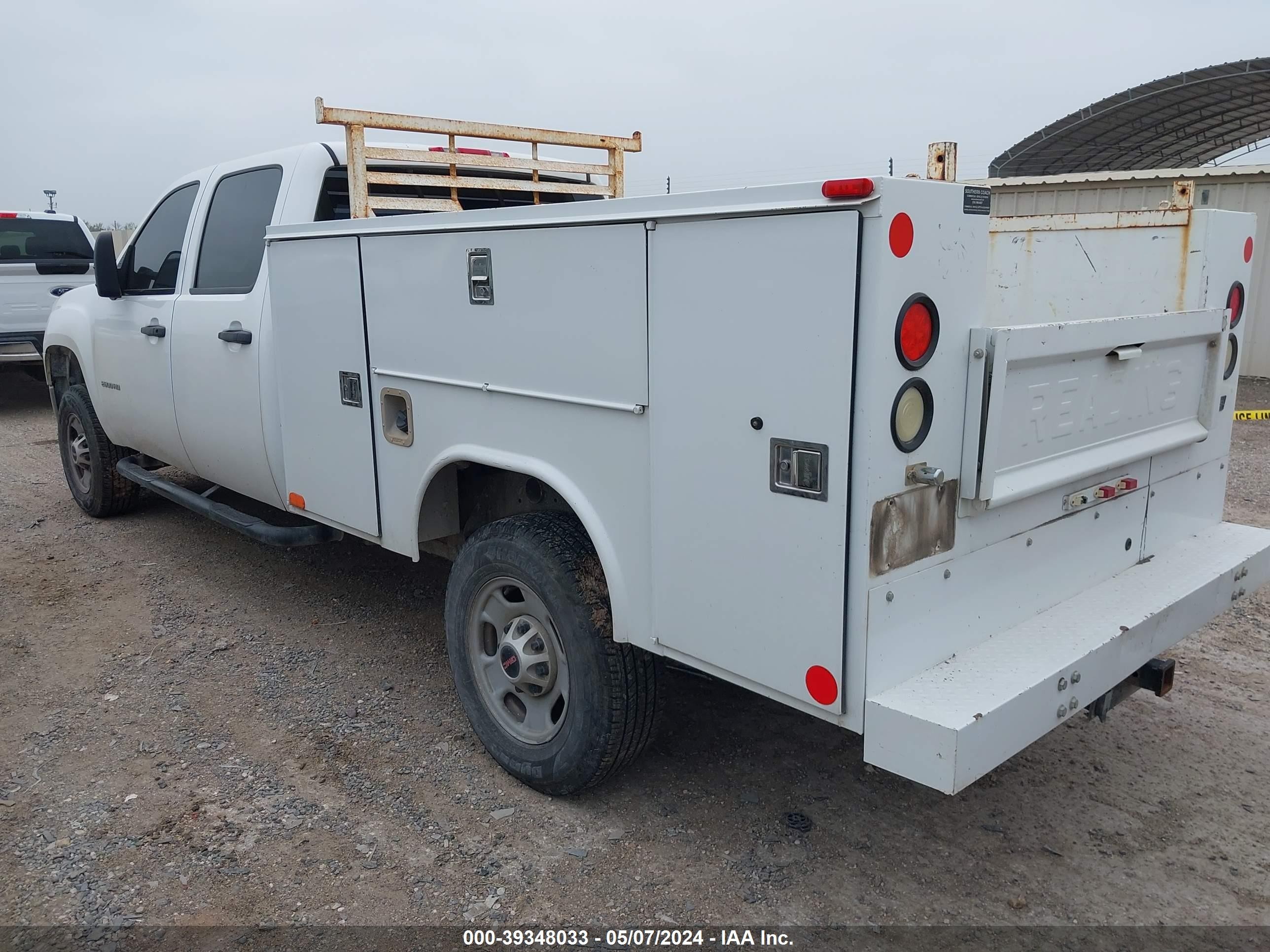 Photo 2 VIN: 1GD11ZCG5EF163242 - GMC SIERRA 