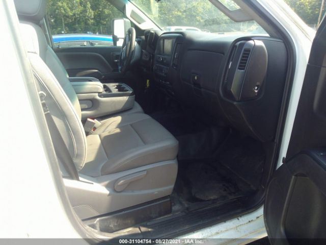 Photo 4 VIN: 1GD22VEG8HZ317114 - GMC SIERRA 3500HD 