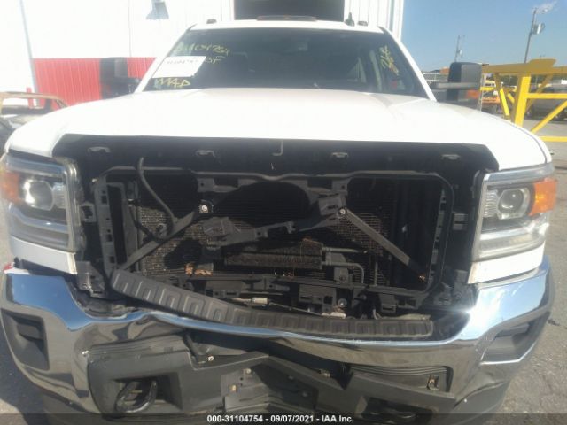 Photo 5 VIN: 1GD22VEG8HZ317114 - GMC SIERRA 3500HD 