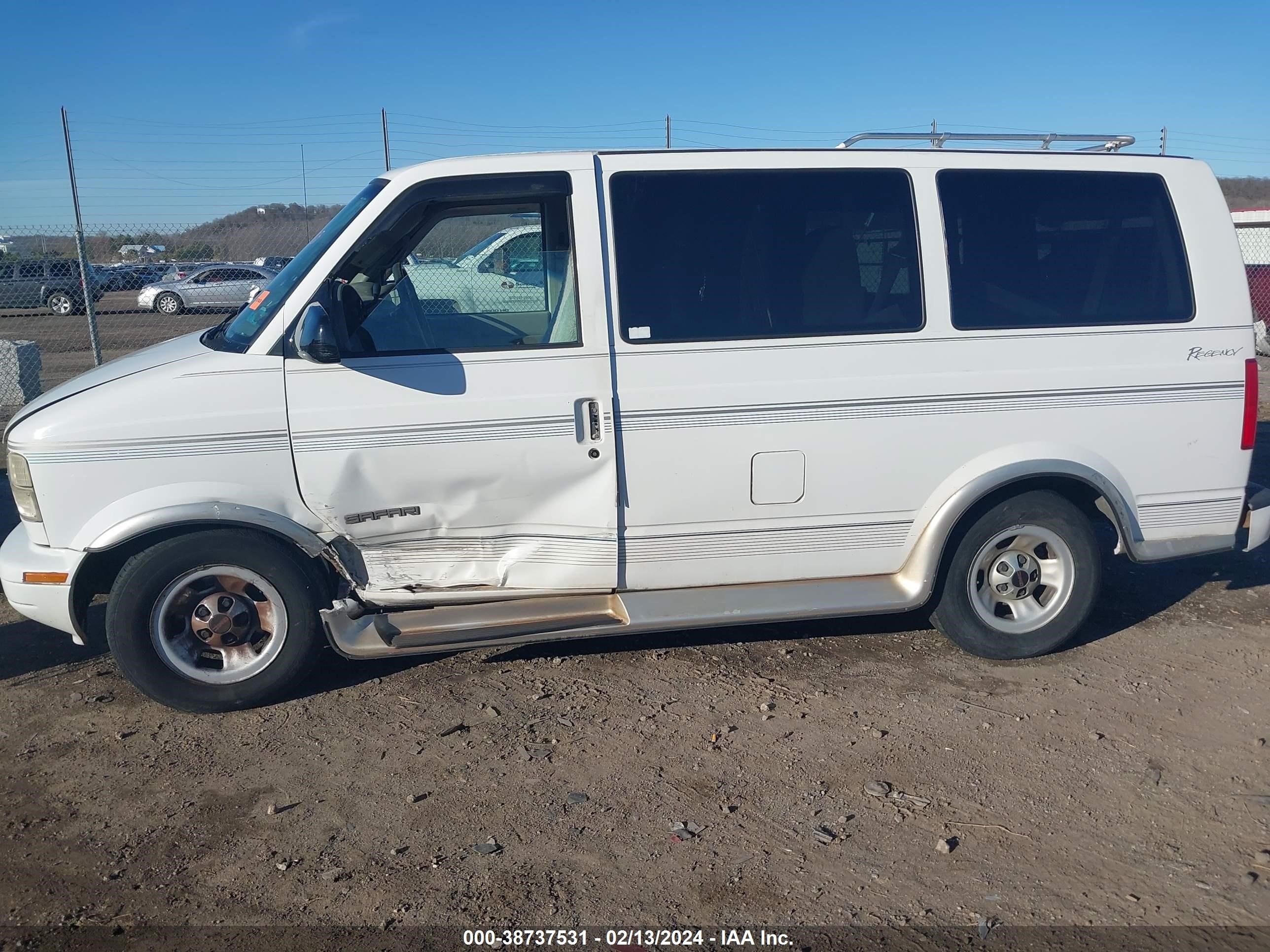 Photo 13 VIN: 1GDDM19WXXB508764 - GMC SAFARI 