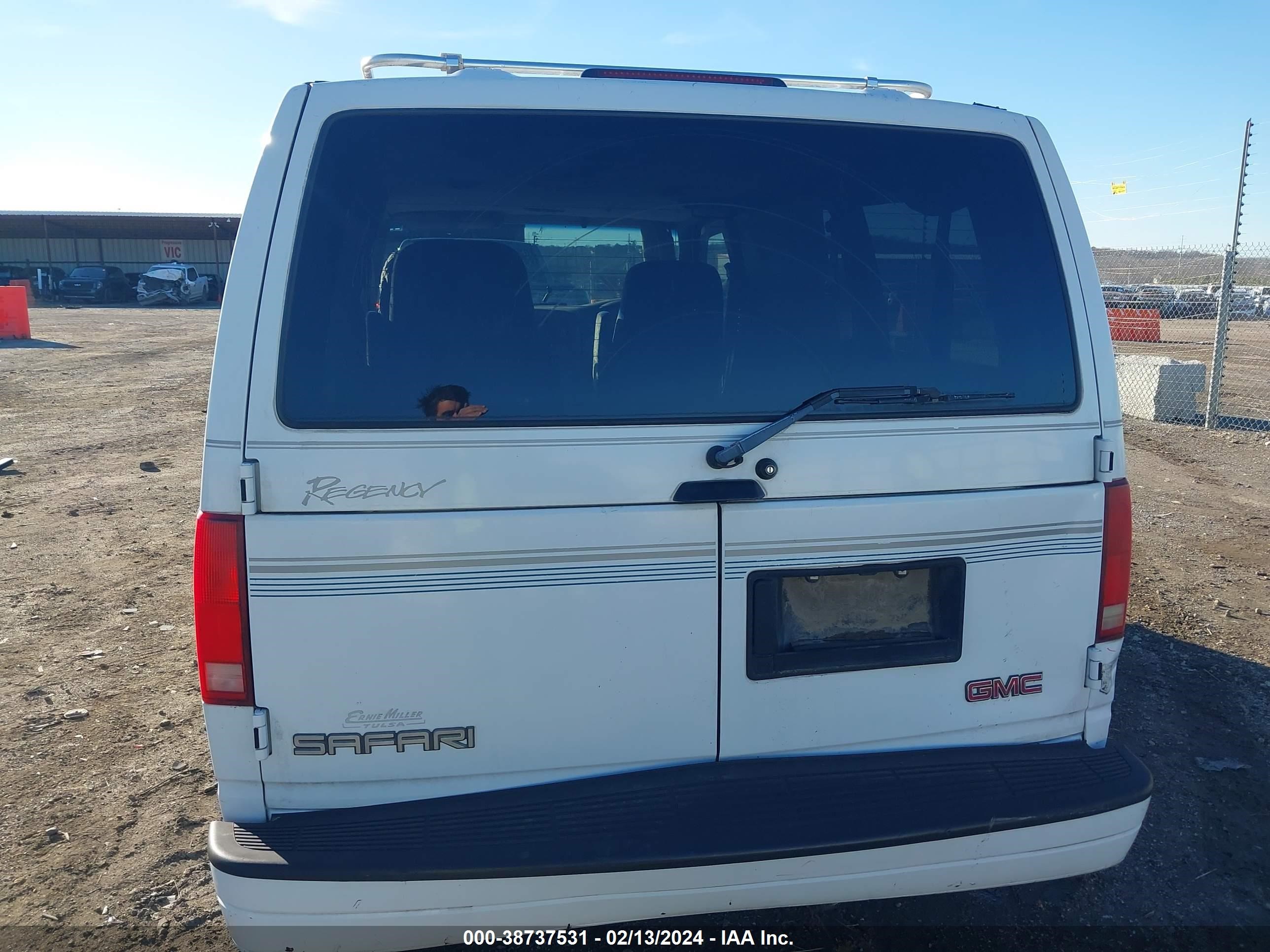 Photo 15 VIN: 1GDDM19WXXB508764 - GMC SAFARI 