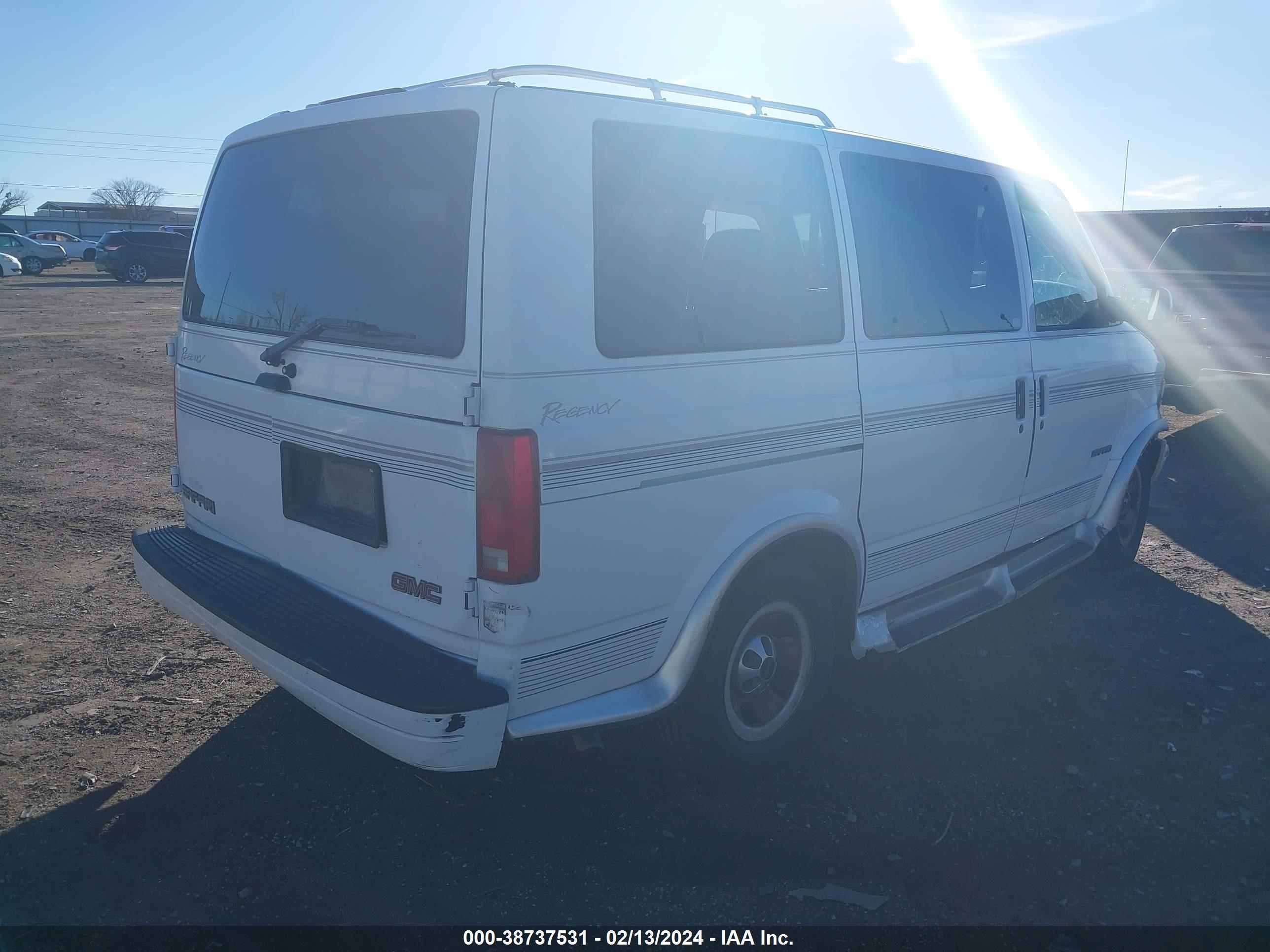 Photo 3 VIN: 1GDDM19WXXB508764 - GMC SAFARI 