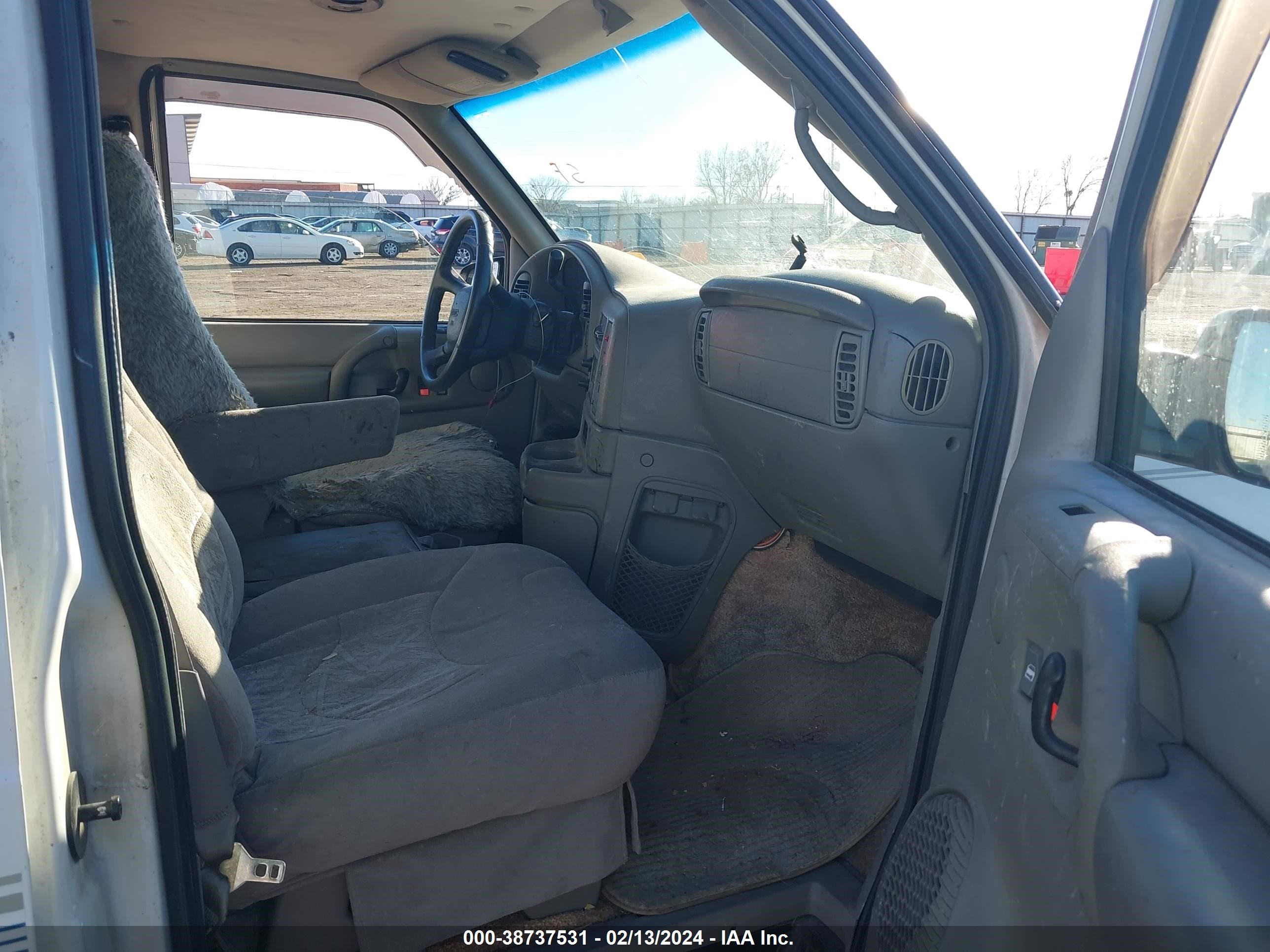 Photo 4 VIN: 1GDDM19WXXB508764 - GMC SAFARI 