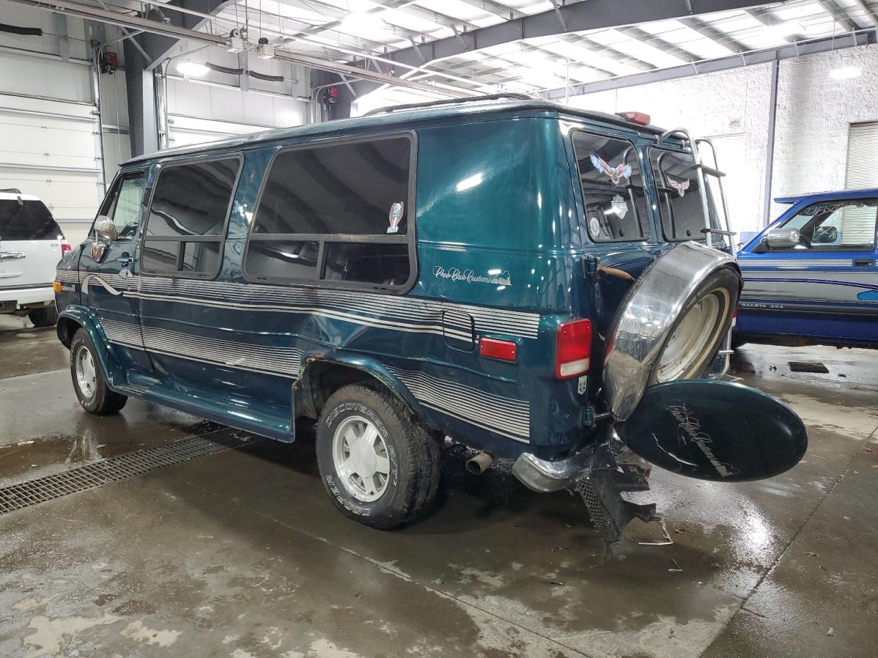 Photo 1 VIN: 1GDEG25K9SF541227 - GMC VANDURA 