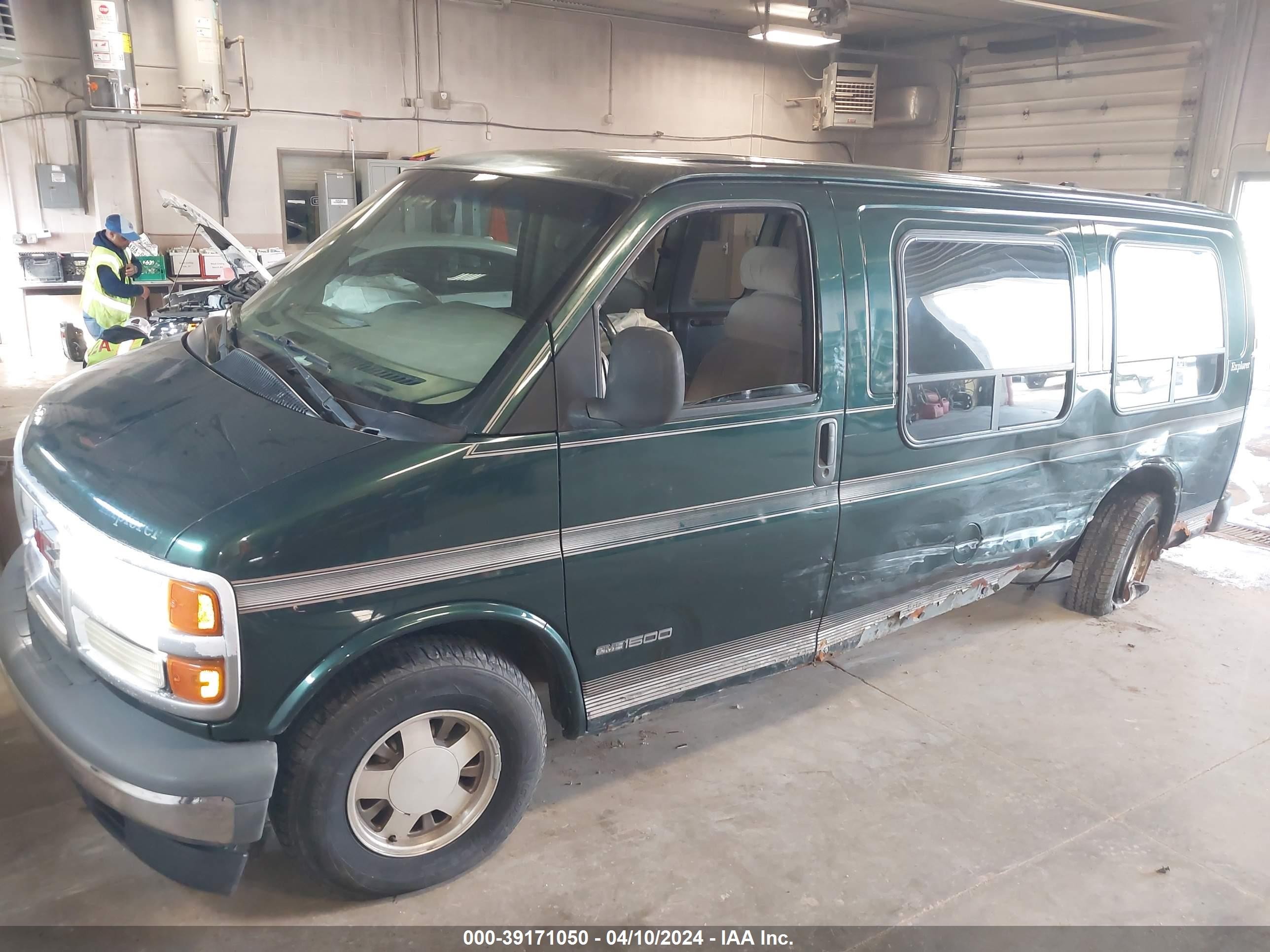 Photo 1 VIN: 1GDFG15M511219146 - GMC SAVANA 