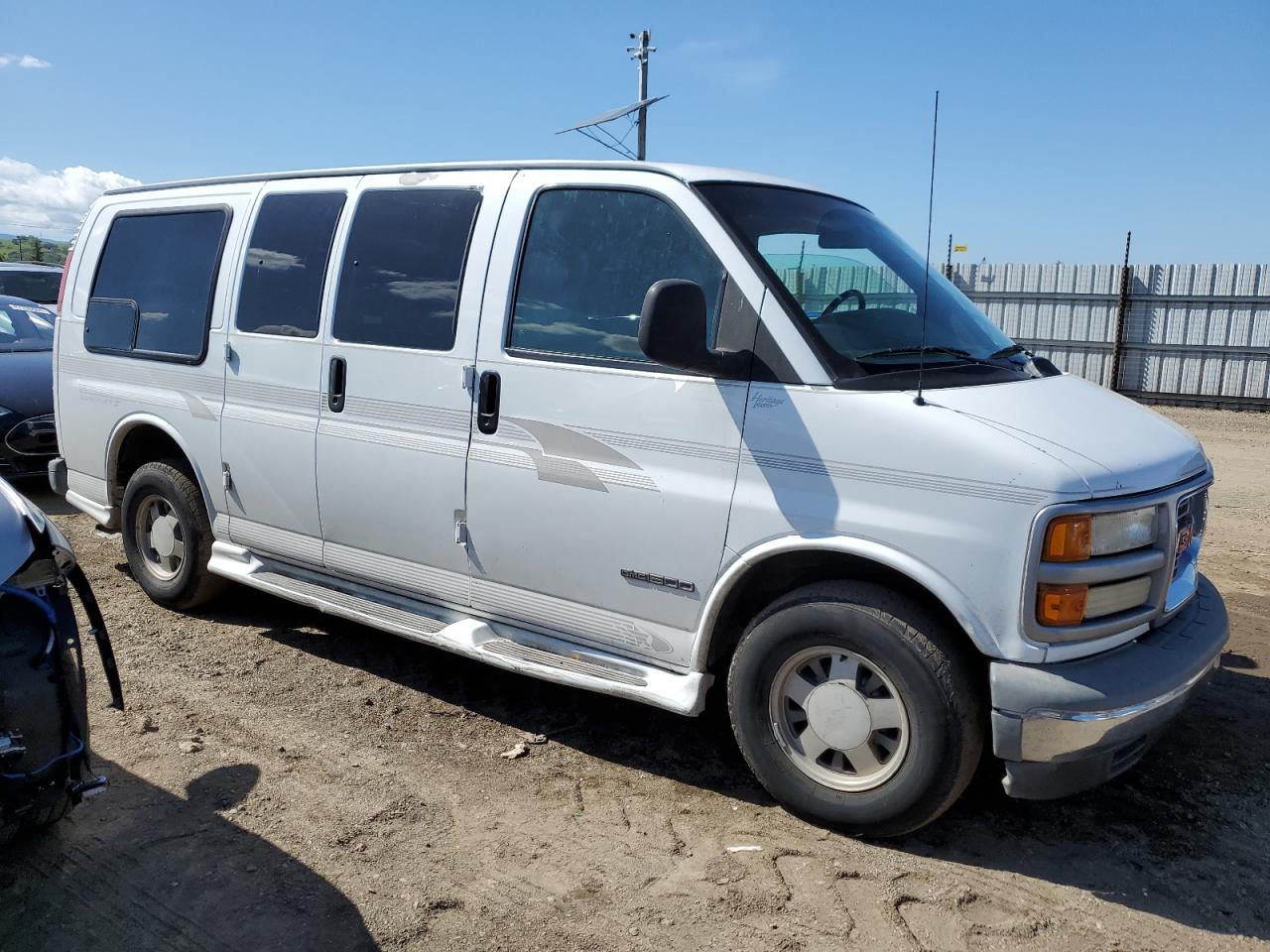 Photo 3 VIN: 1GDFG15R111108184 - GMC SAVANA 