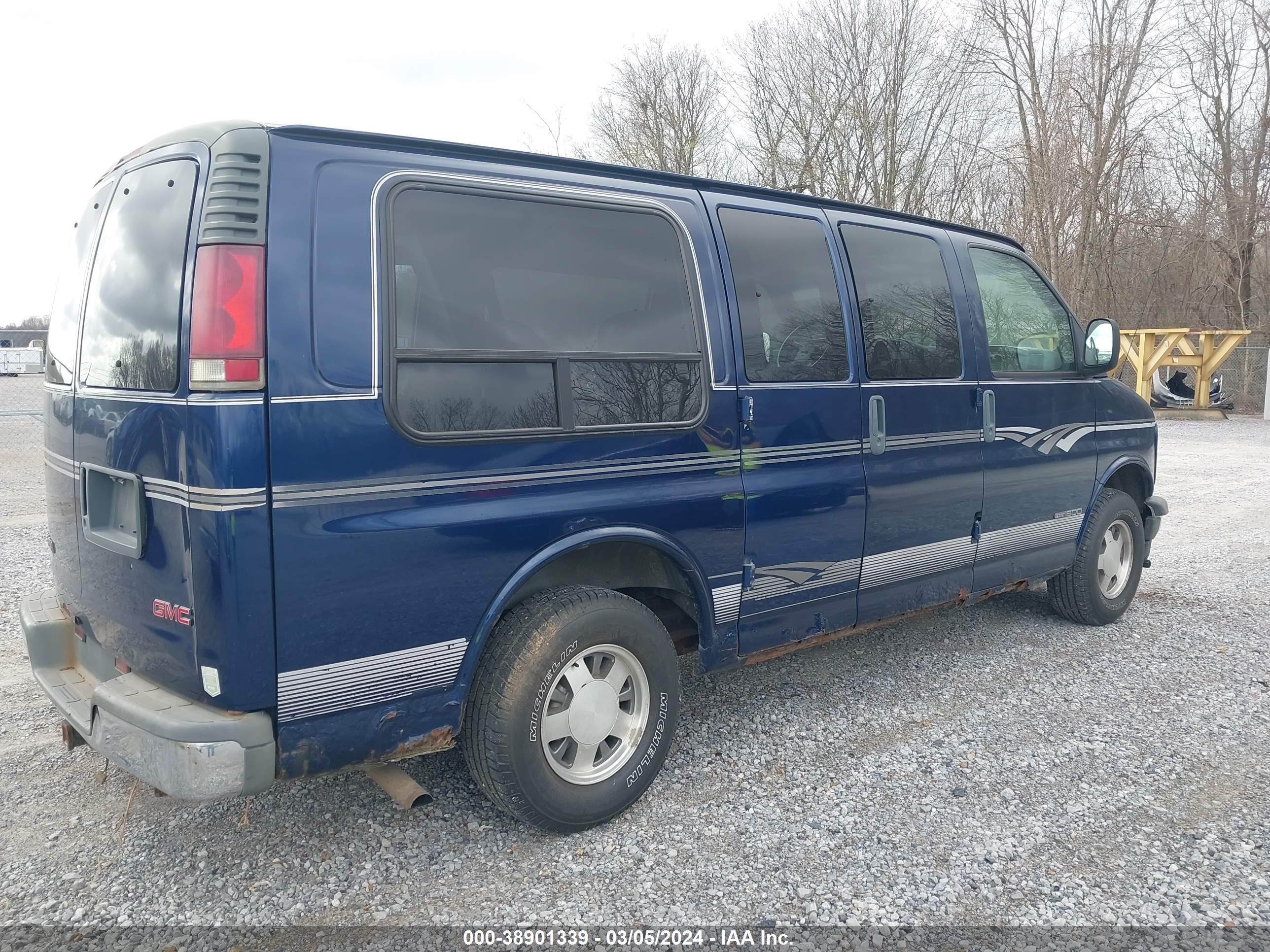 Photo 3 VIN: 1GDFG15R211233307 - GMC SAVANA 