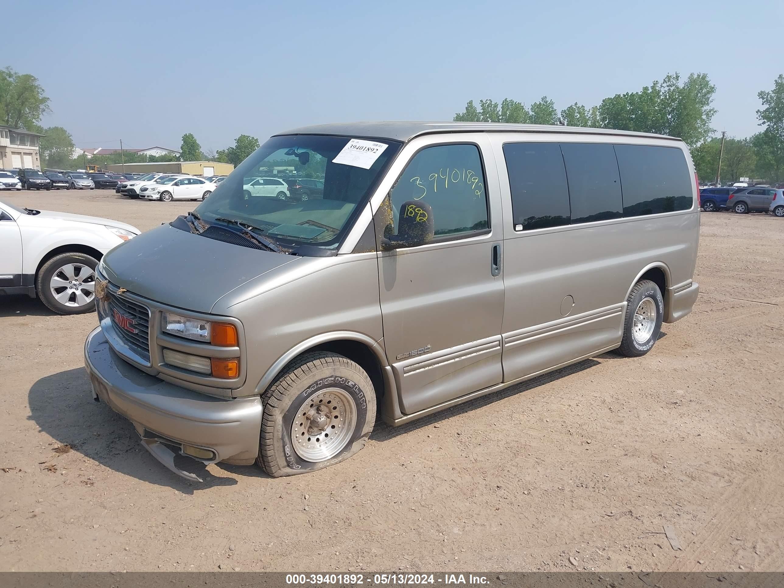 Photo 1 VIN: 1GDFG15R5Y1143675 - GMC SAVANA 