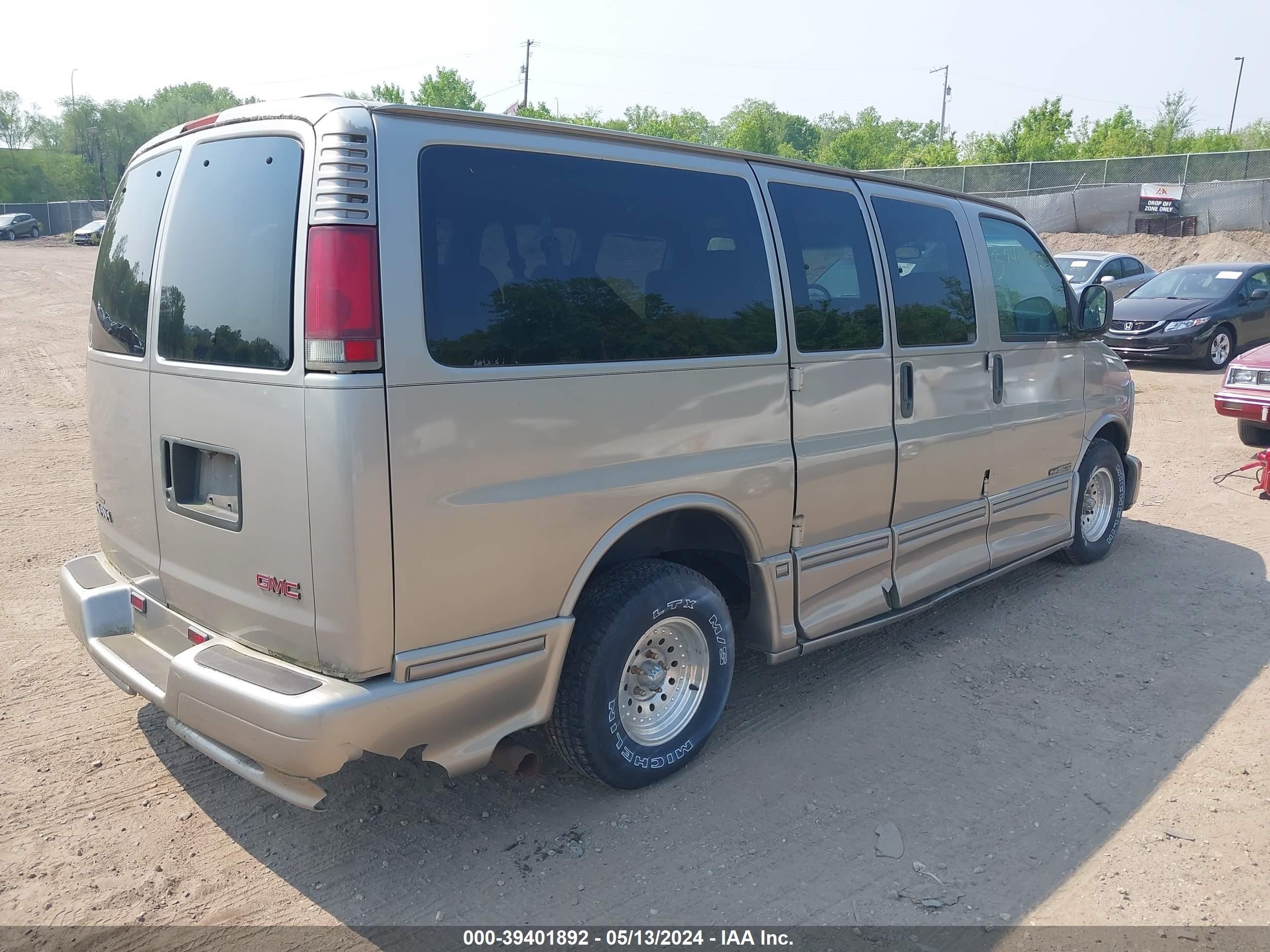 Photo 3 VIN: 1GDFG15R5Y1143675 - GMC SAVANA 