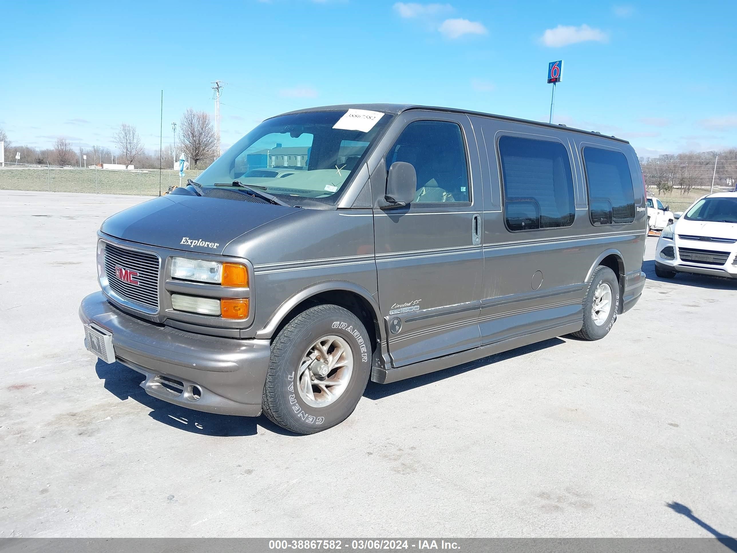 Photo 1 VIN: 1GDFG15R921120052 - GMC SAVANA 