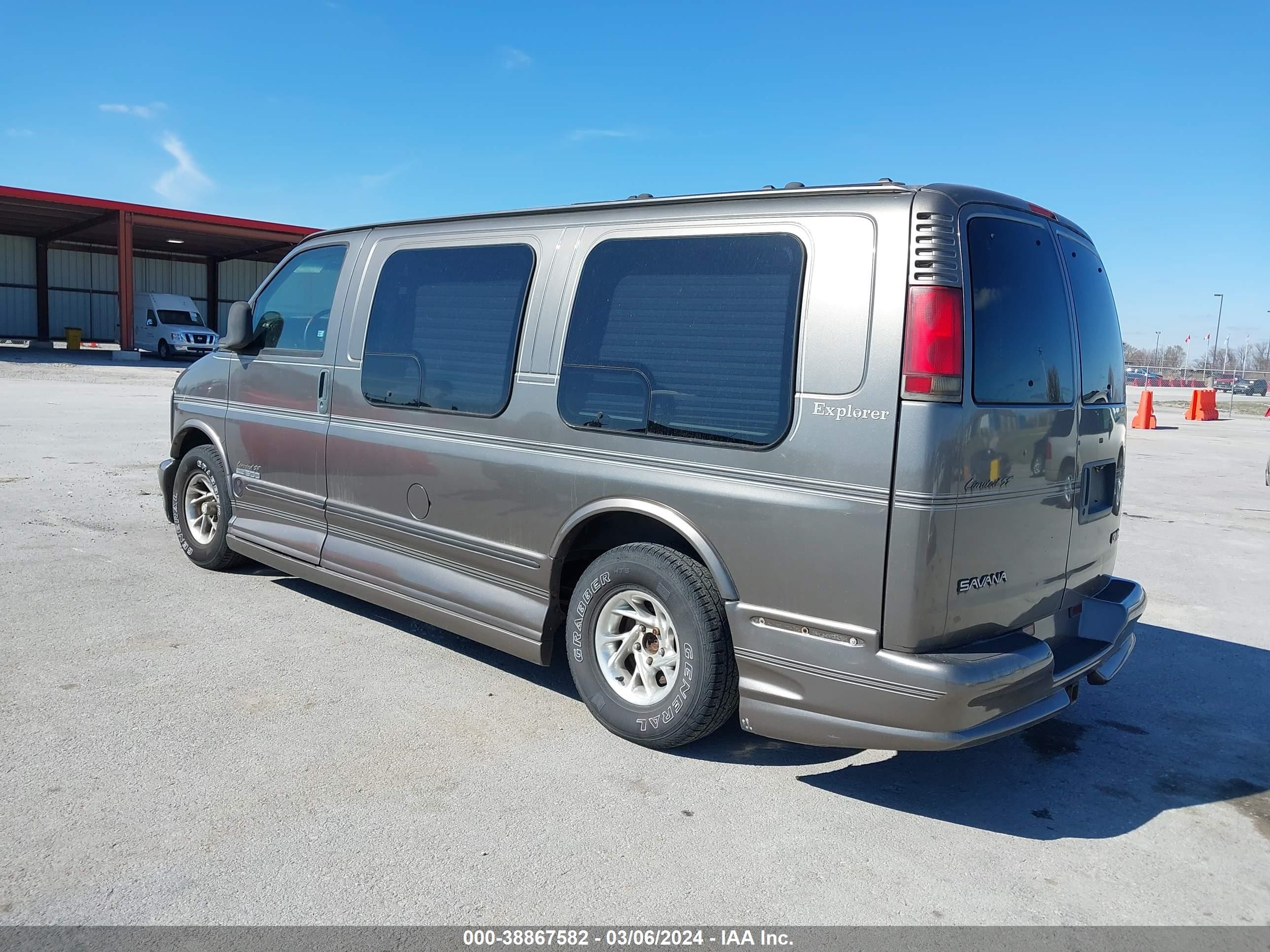 Photo 2 VIN: 1GDFG15R921120052 - GMC SAVANA 