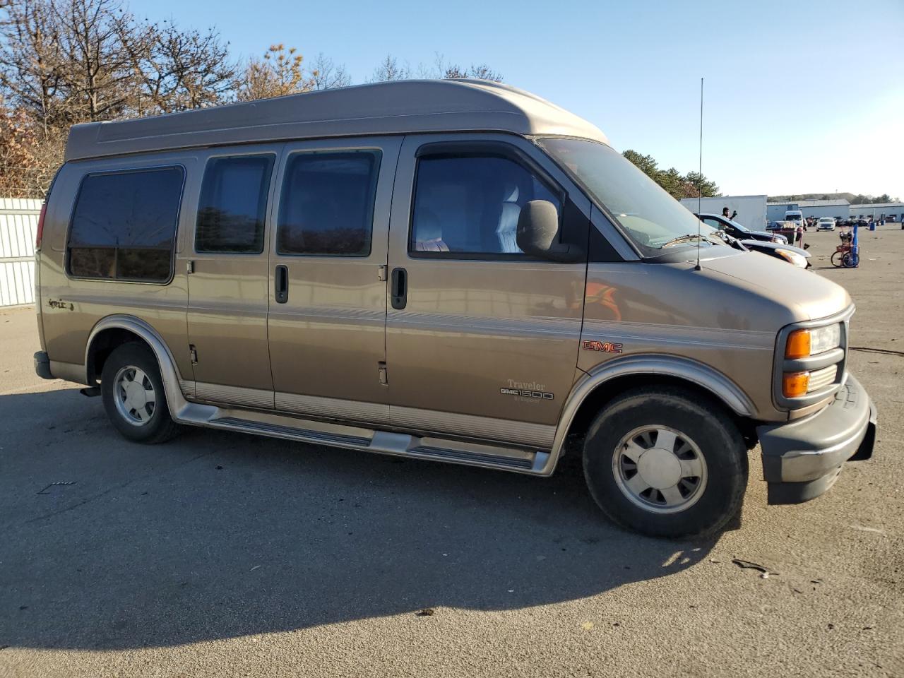 Photo 3 VIN: 1GDFG15R9T1034404 - GMC SAVANA 