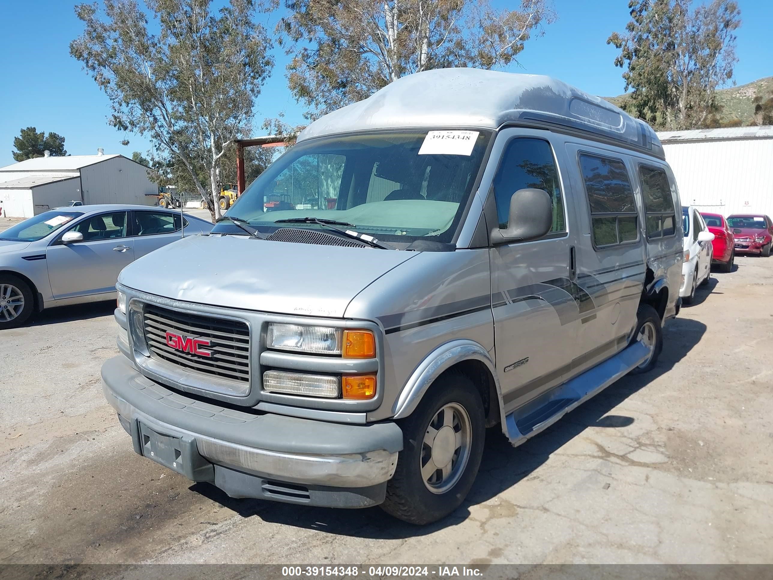 Photo 1 VIN: 1GDFG15R9W1081808 - GMC SAVANA 