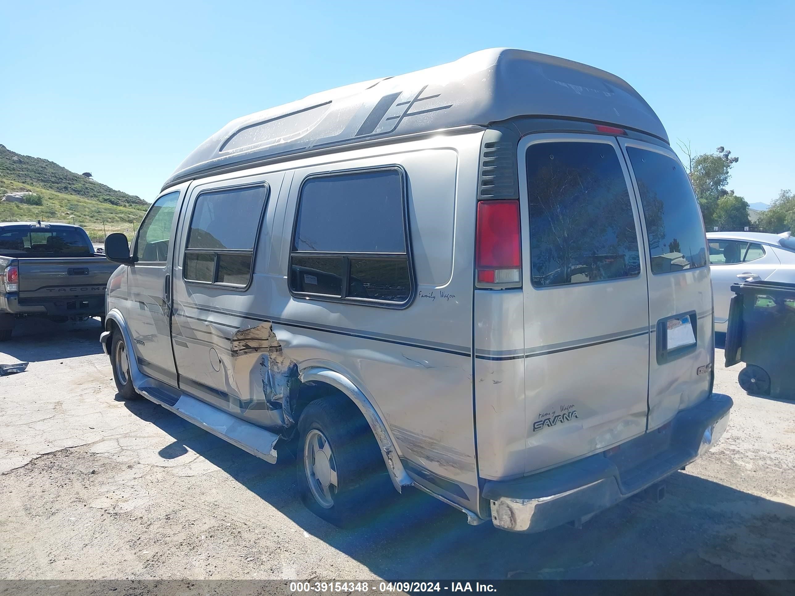 Photo 2 VIN: 1GDFG15R9W1081808 - GMC SAVANA 