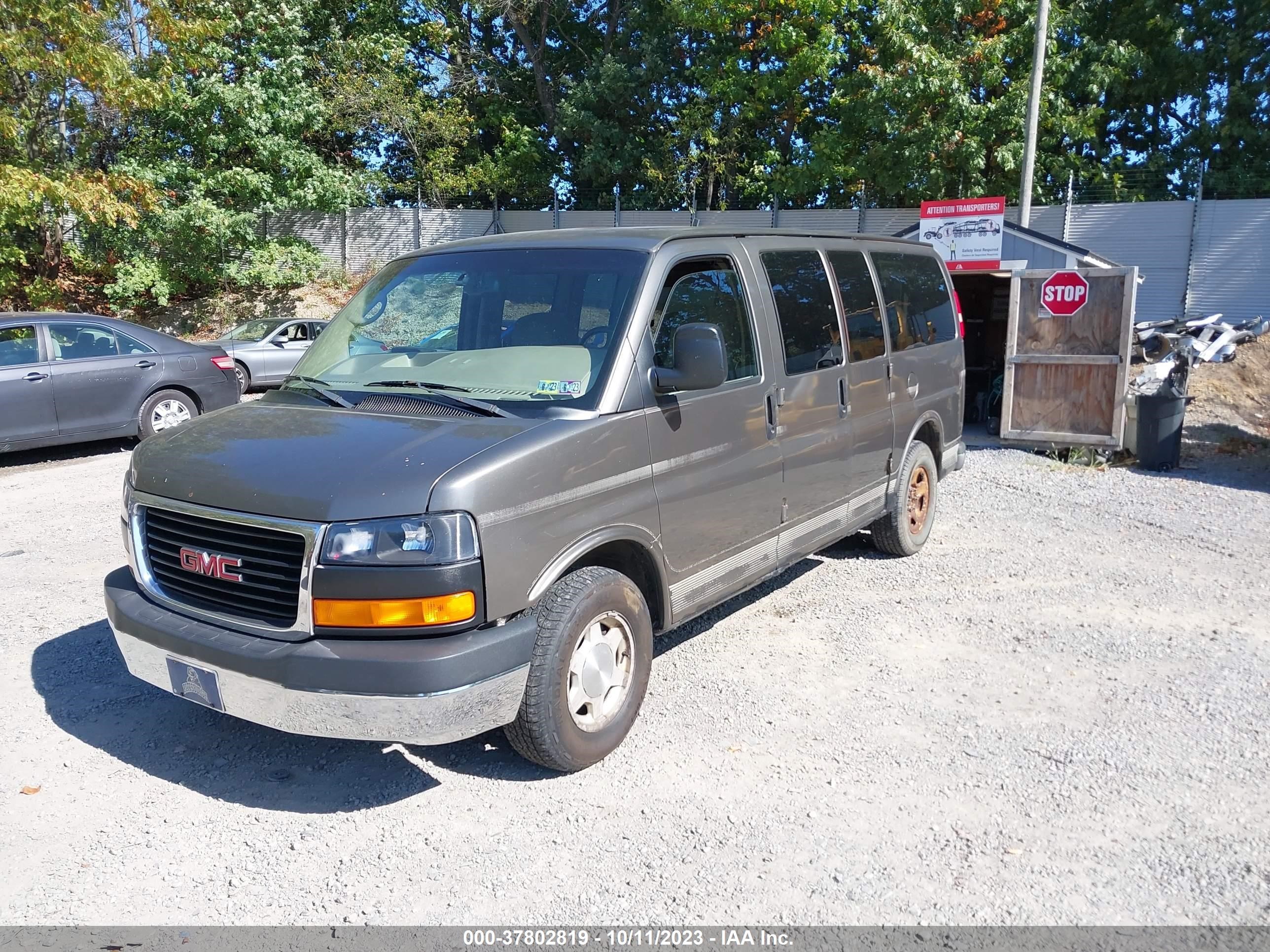 Photo 1 VIN: 1GDFG15T451253981 - GMC SAVANA 