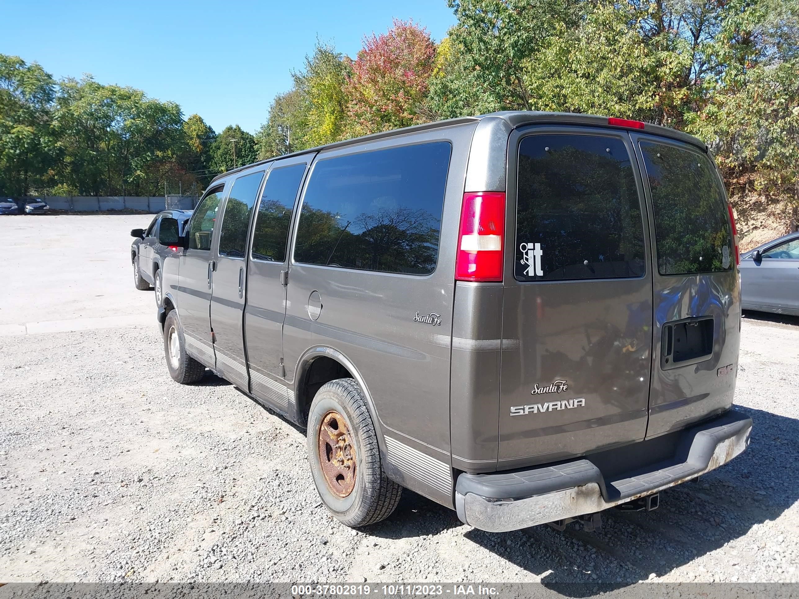 Photo 2 VIN: 1GDFG15T451253981 - GMC SAVANA 