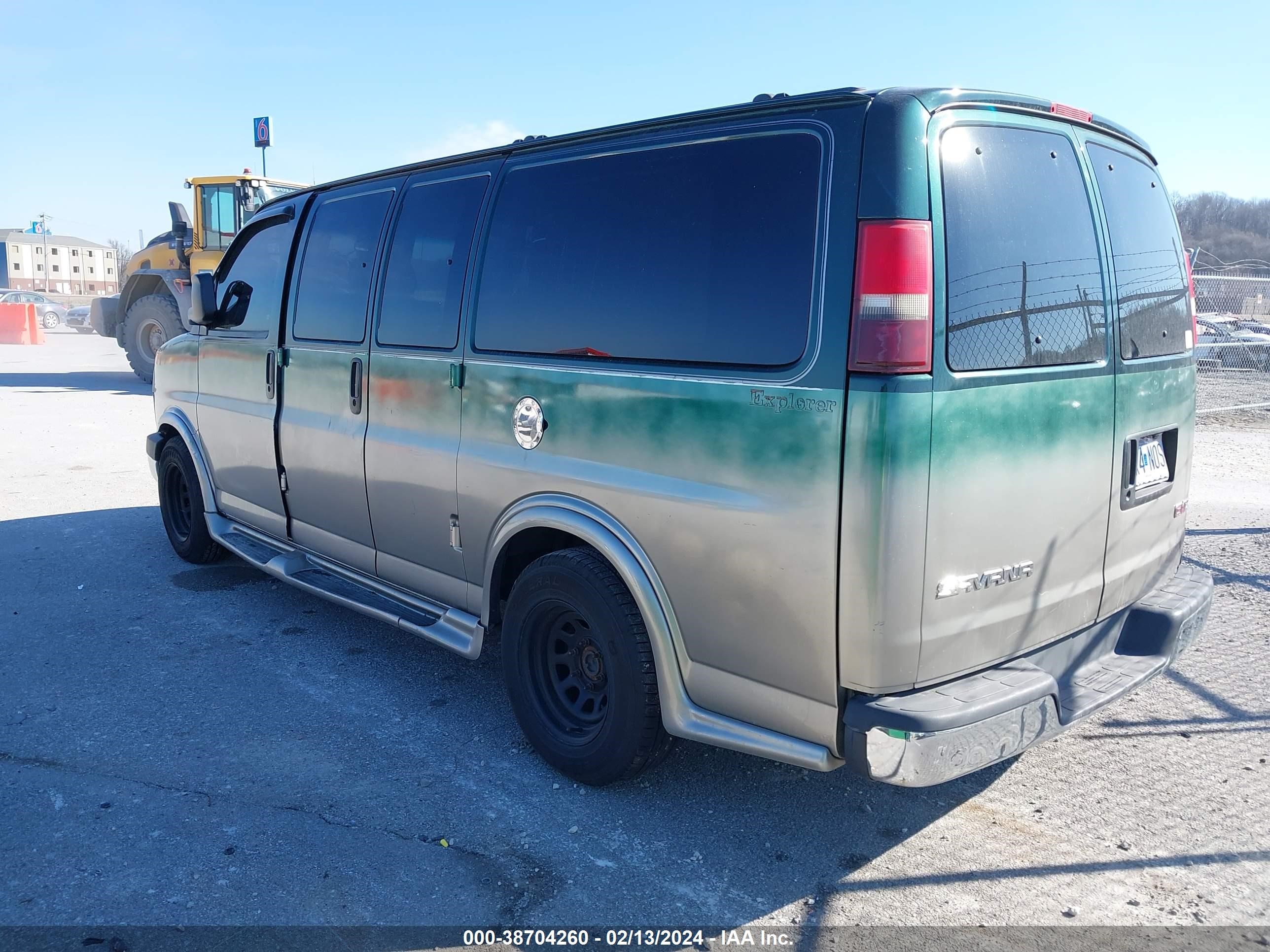 Photo 2 VIN: 1GDFG15T941208355 - GMC SAVANA 