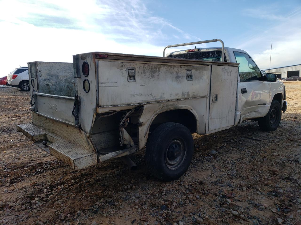 Photo 2 VIN: 1GDGC24R1WE556092 - GMC SIERRA 