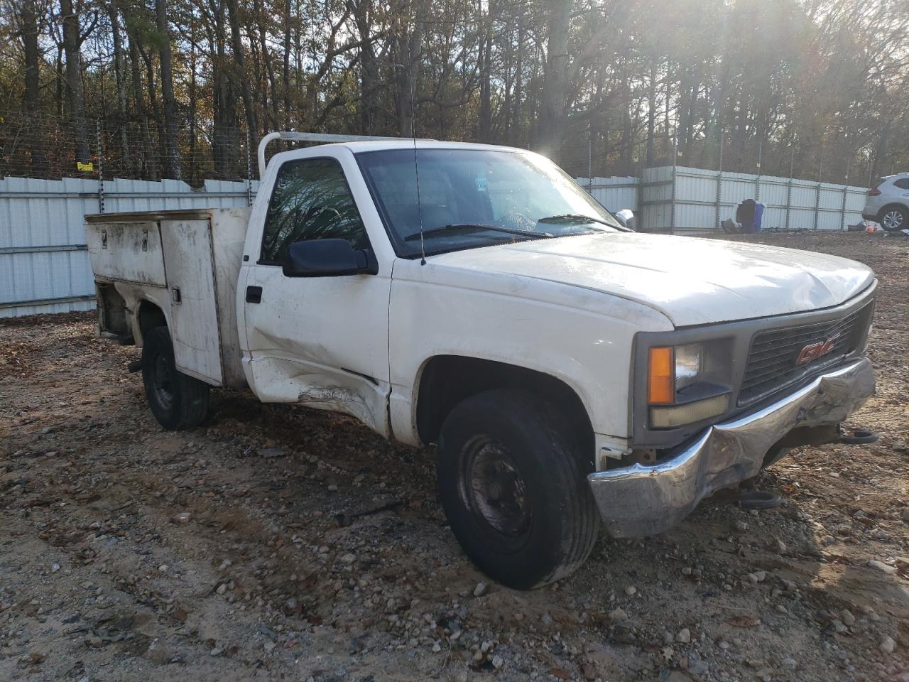 Photo 3 VIN: 1GDGC24R1WE556092 - GMC SIERRA 