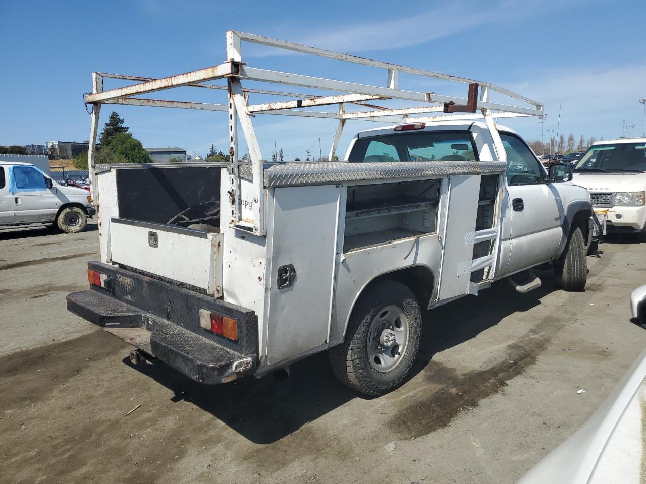 Photo 2 VIN: 1GDHC24142E208117 - GMC SIERRA 