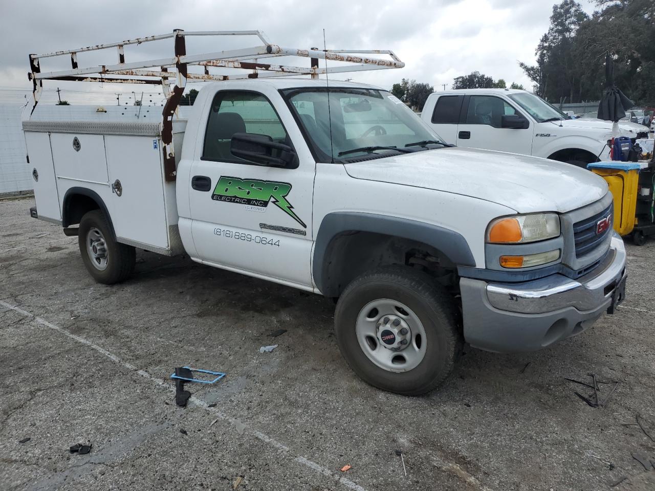 Photo 3 VIN: 1GDHC24U25E337262 - GMC SIERRA 