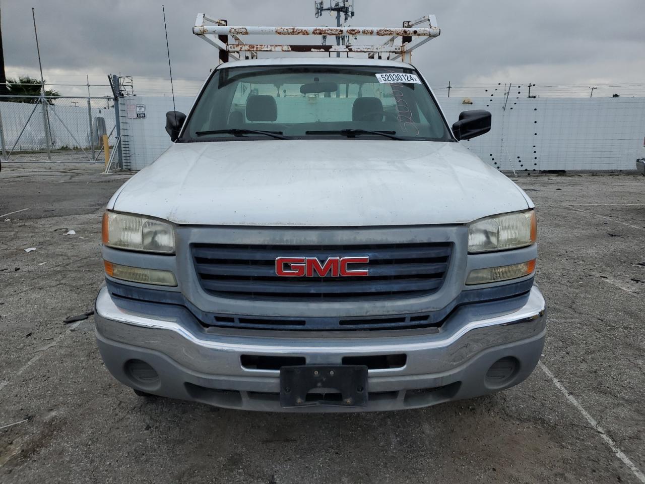 Photo 4 VIN: 1GDHC24U25E337262 - GMC SIERRA 