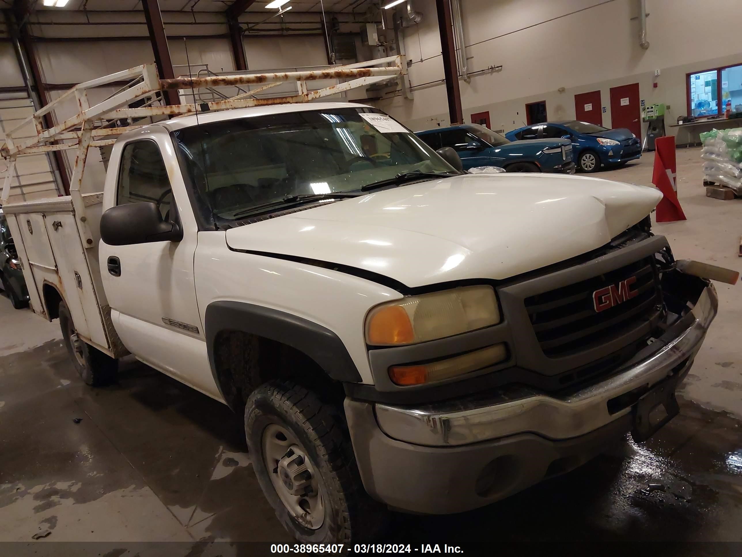 Photo 0 VIN: 1GDHC24U64E215082 - GMC SIERRA 