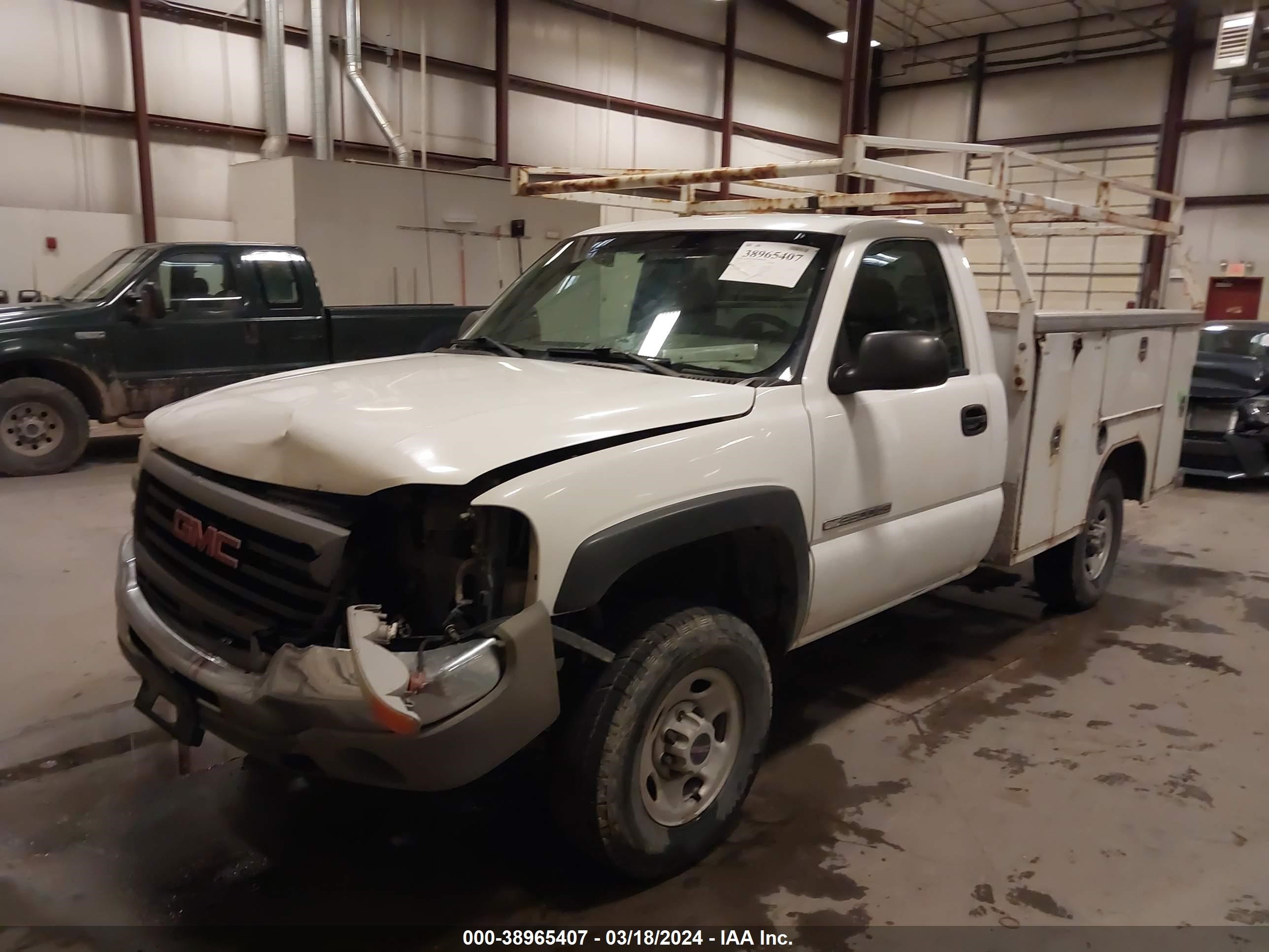 Photo 1 VIN: 1GDHC24U64E215082 - GMC SIERRA 