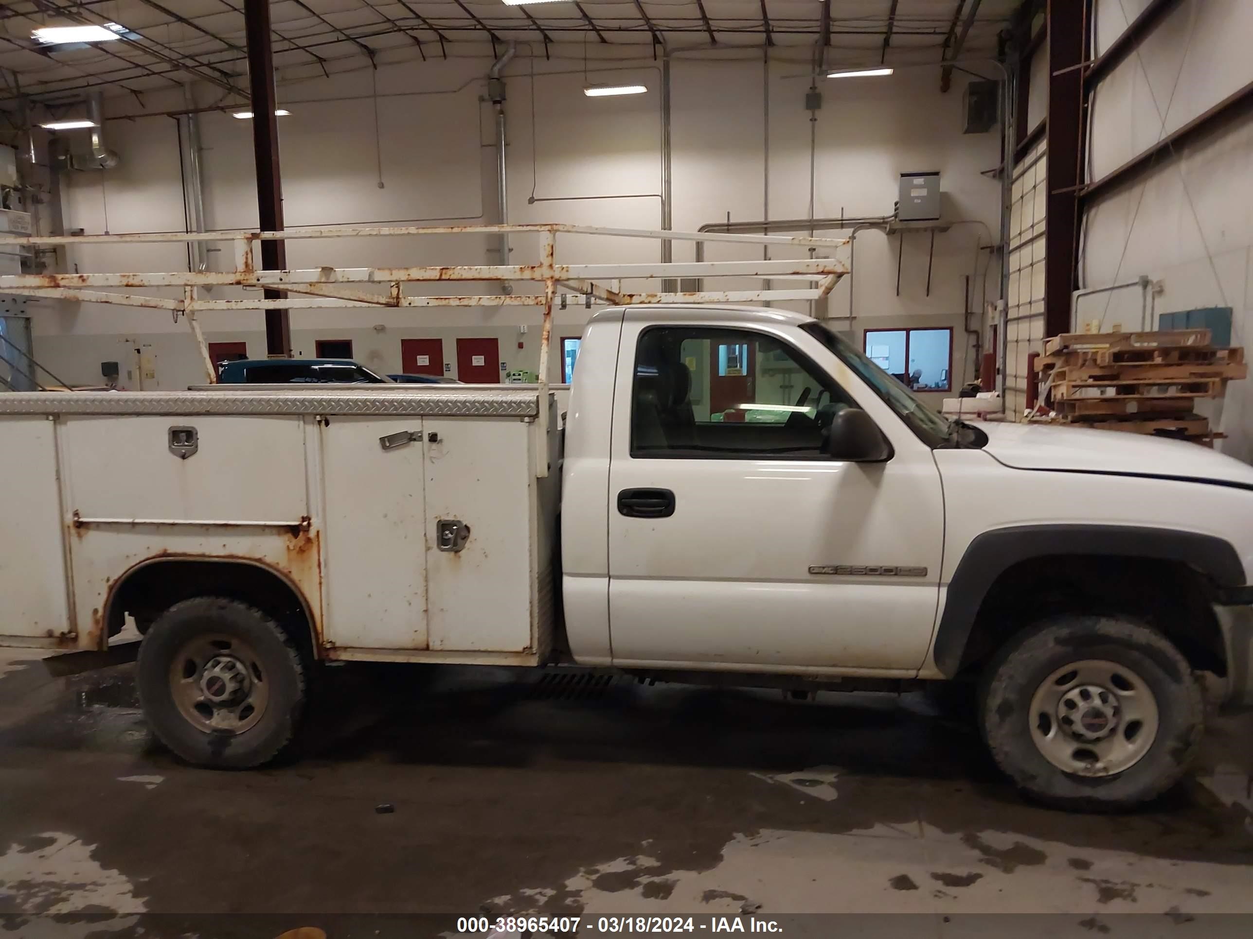 Photo 12 VIN: 1GDHC24U64E215082 - GMC SIERRA 