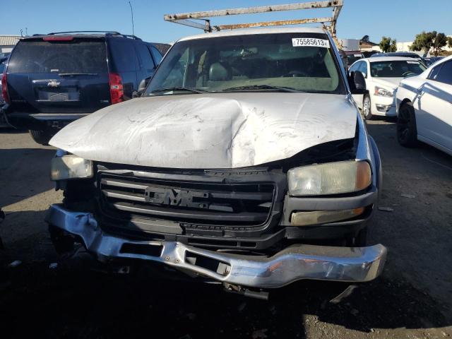 Photo 4 VIN: 1GDHC29215E107090 - GMC SIERRA 