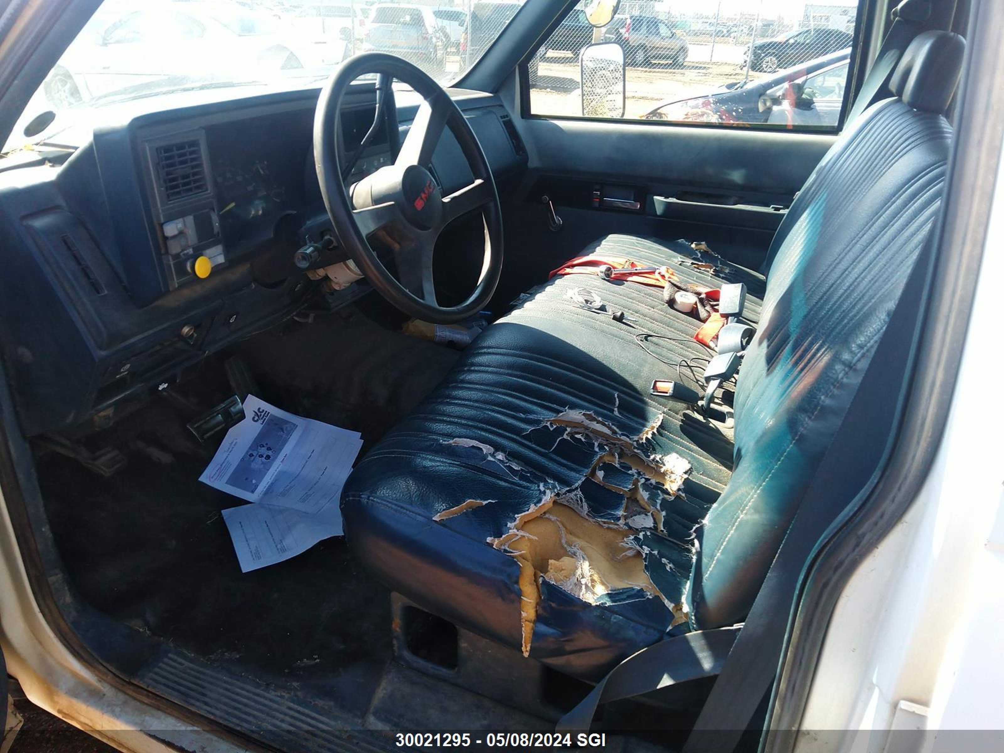 Photo 10 VIN: 1GDHC33K9RJ729285 - GMC SIERRA 