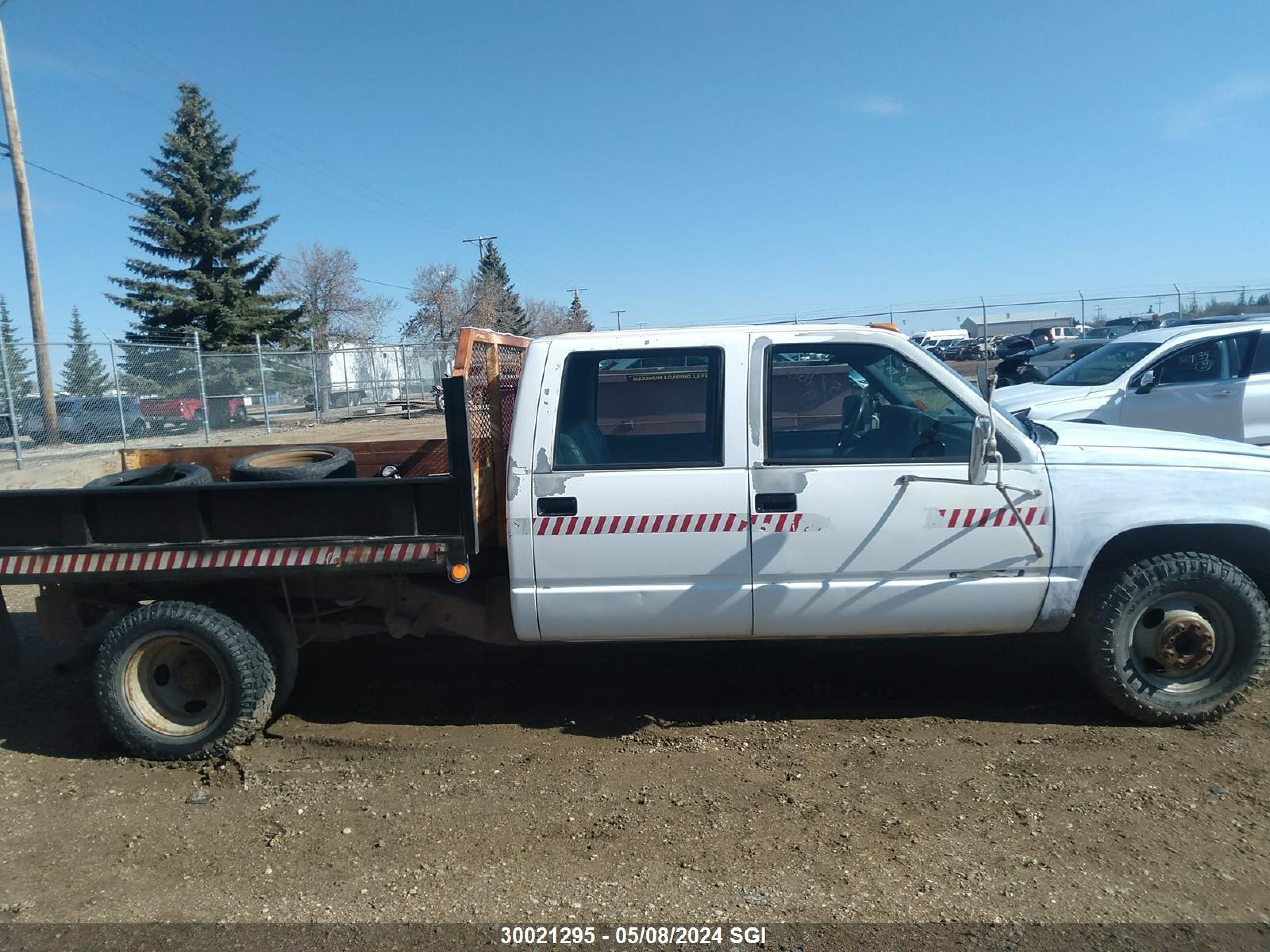 Photo 12 VIN: 1GDHC33K9RJ729285 - GMC SIERRA 