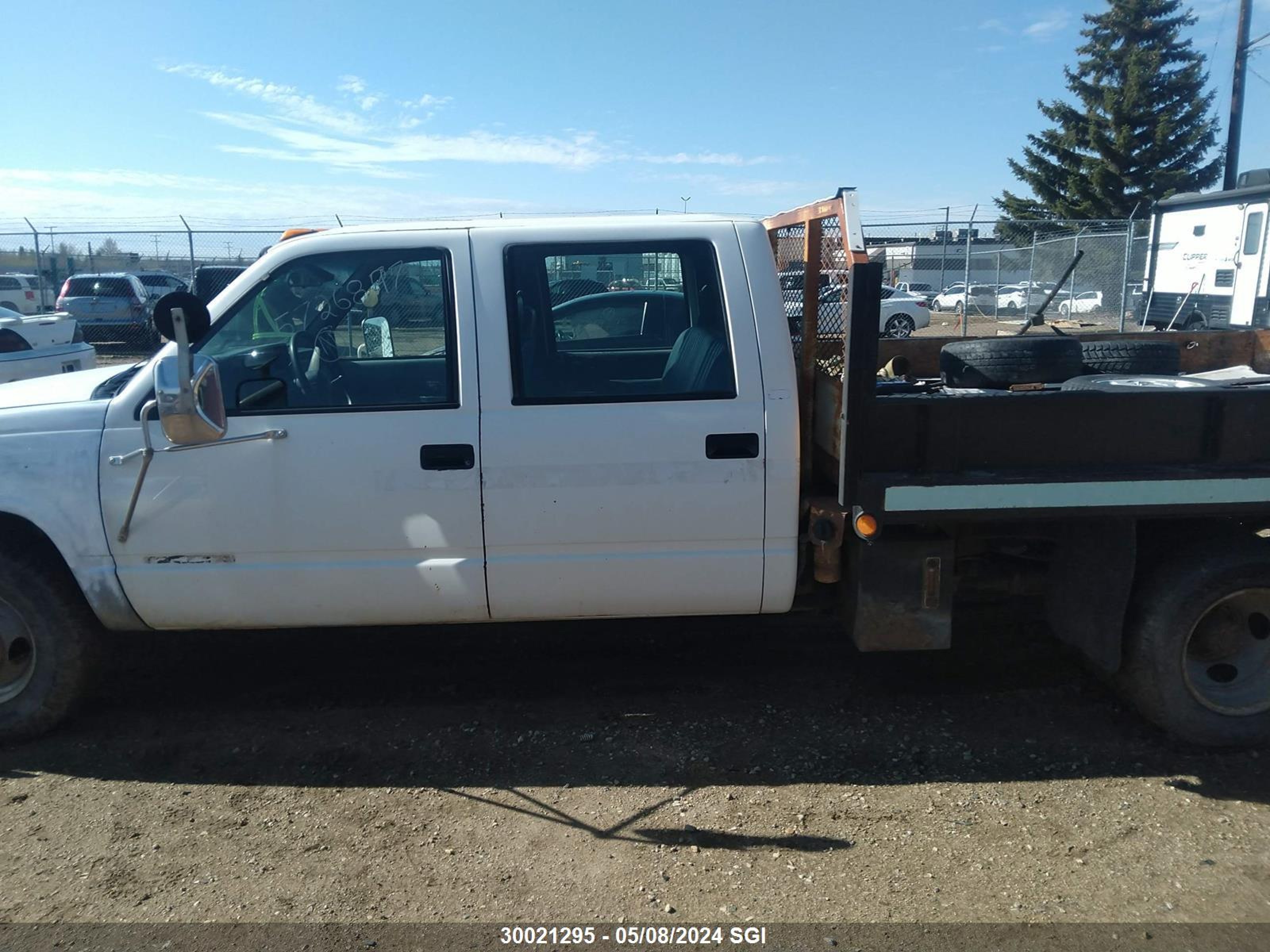 Photo 13 VIN: 1GDHC33K9RJ729285 - GMC SIERRA 