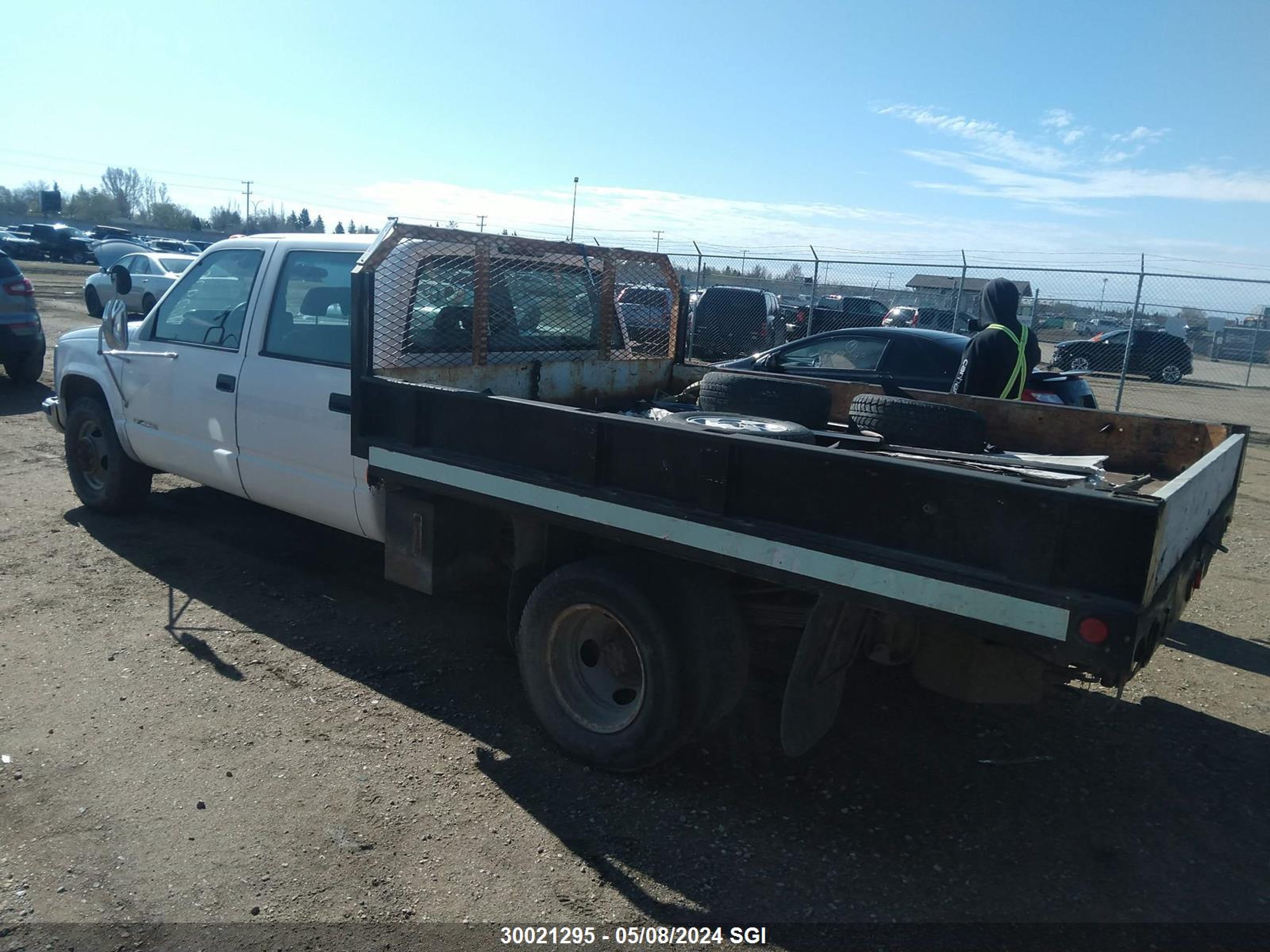 Photo 2 VIN: 1GDHC33K9RJ729285 - GMC SIERRA 