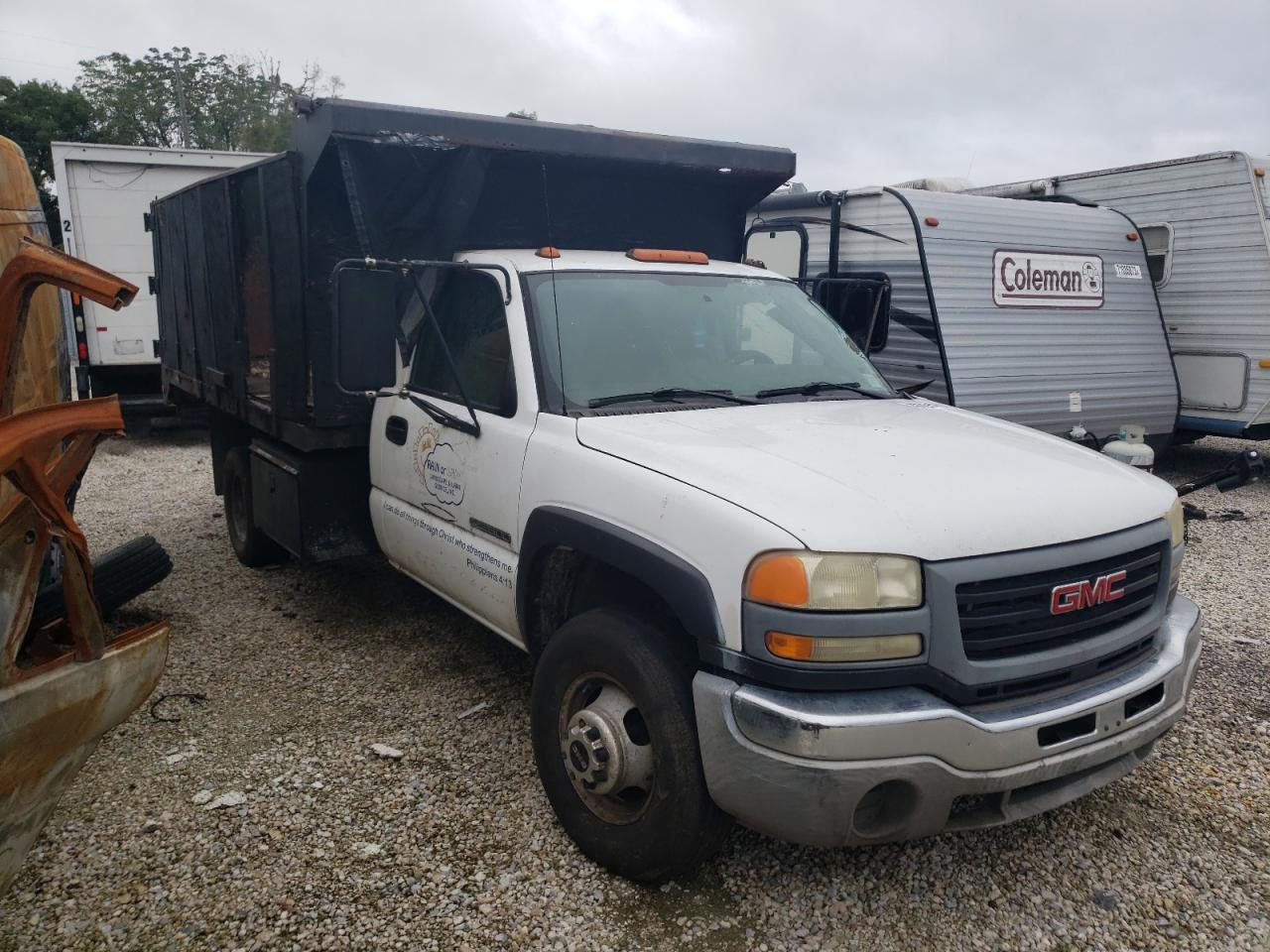 Photo 3 VIN: 1GDJC34U15E180332 - GMC SIERRA 