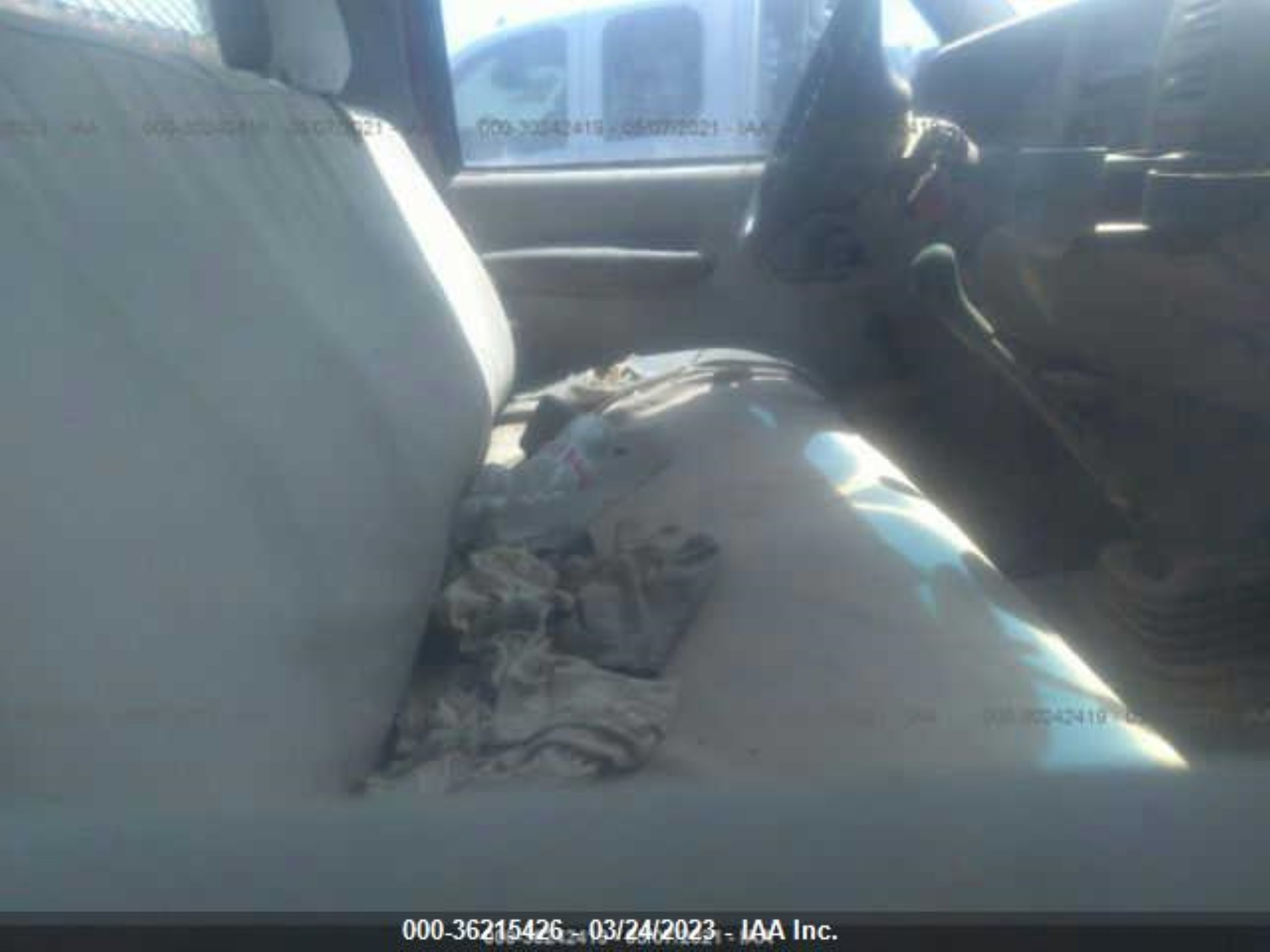 Photo 4 VIN: 1GDKC34J1WJ500252 - GMC SIERRA 