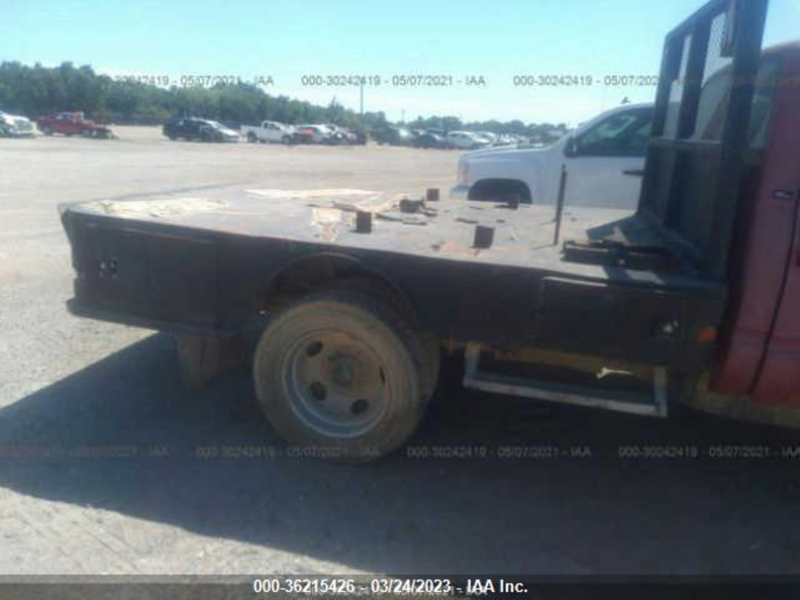 Photo 6 VIN: 1GDKC34J1WJ500252 - GMC SIERRA 